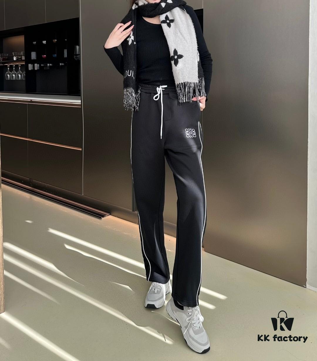 6931a0b1ccd8ab3d7af948bd LOEWE New Arrivals Letter Embroidery Woven Straight Sweatpants Unisex Casual Long Pants