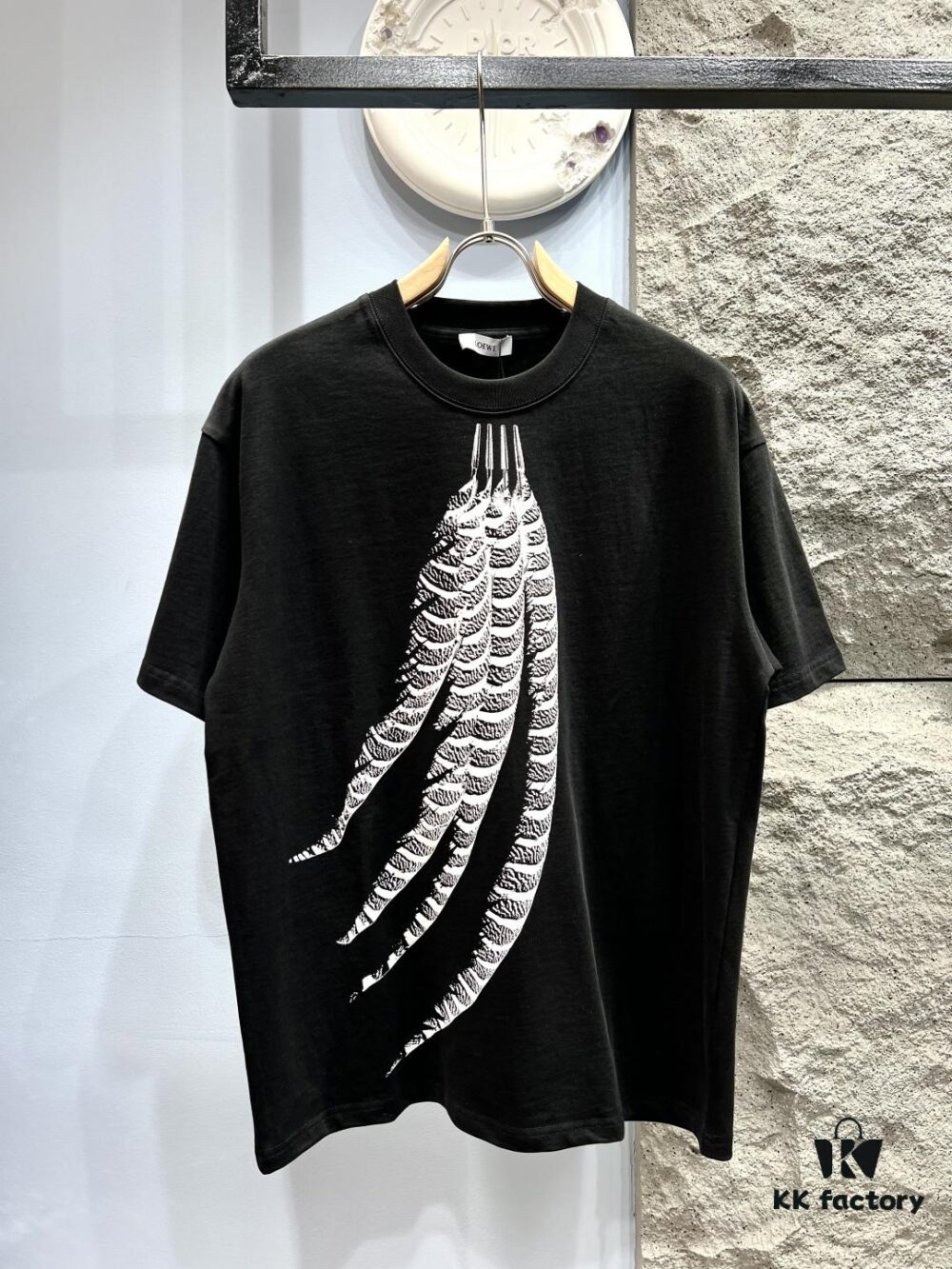 6931a0b2ccd8ab3d7af948d4 Loewe Printed Feather Short-Sleeve T-Shirt