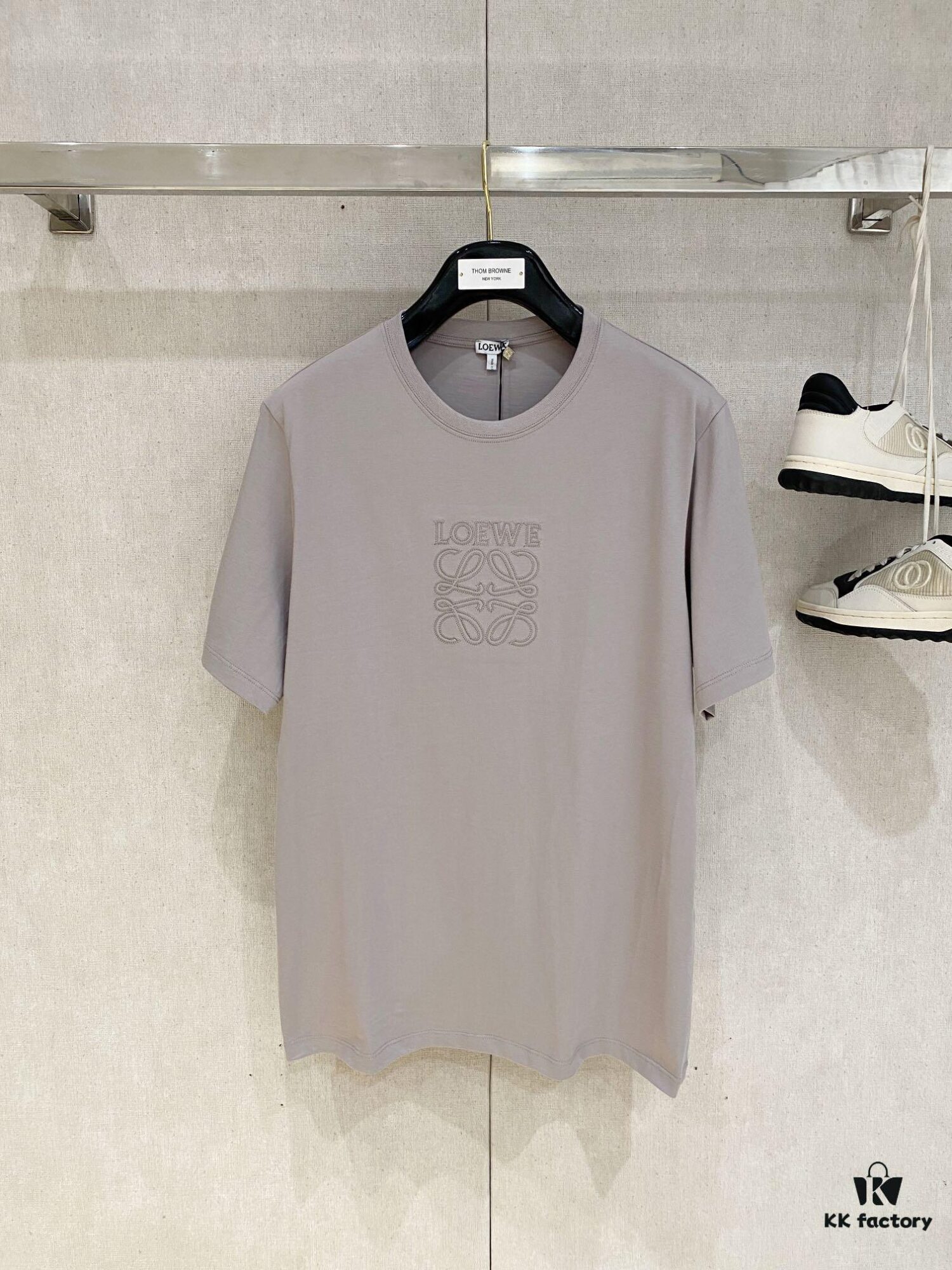 6931a0b6ccd8ab3d7af94916 Loewe 2025 New Arrival Short Sleeve T-Shirt, Stylish and Minimalist Design with Embroidered Logo on Chest, Cotton Fabric for Comfort and Structure