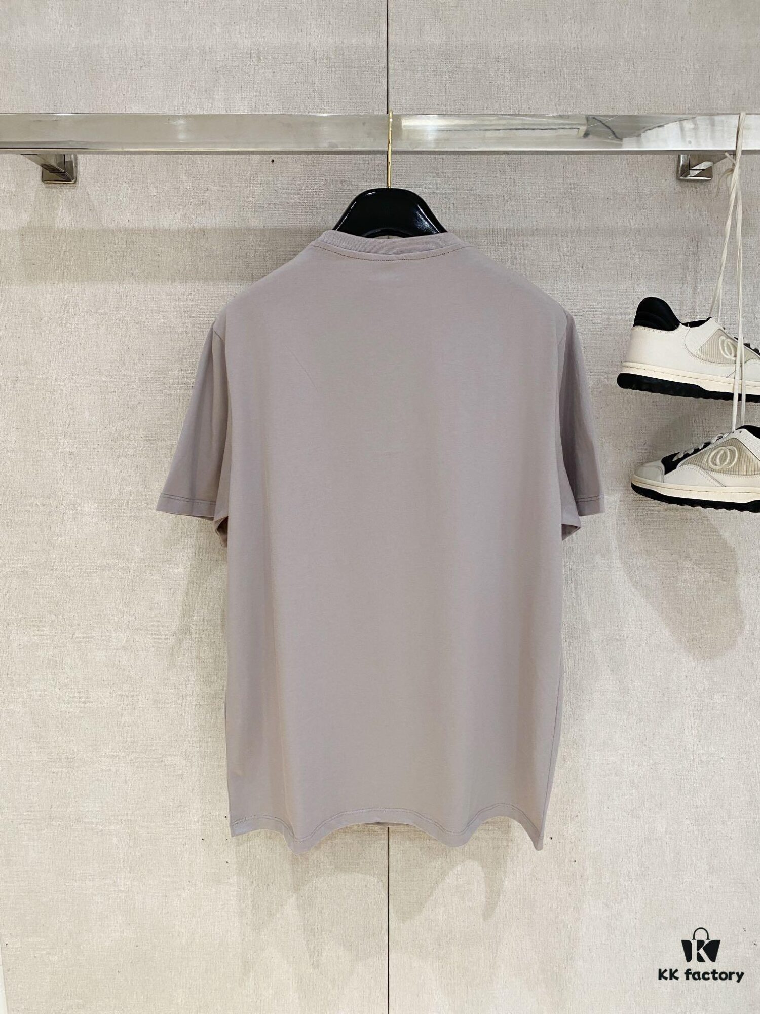 6931a0b6ccd8ab3d7af9491c Loewe 2025 New Arrival Short Sleeve T-Shirt, Stylish and Minimalist Design with Embroidered Logo on Chest, Cotton Fabric for Comfort and Structure