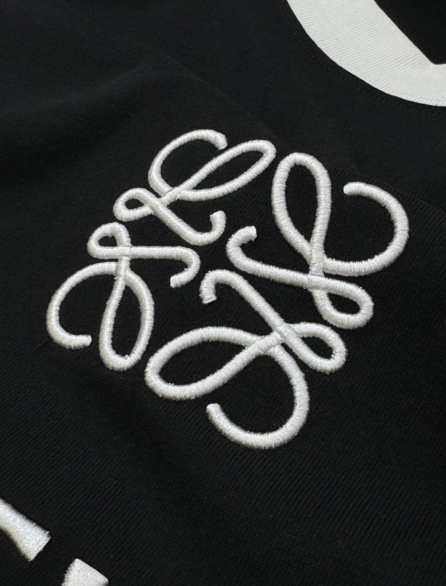 6931a0c7ccd8ab3d7af94a82 Loewe New 25s Unisex T-Shirt, Patchwork Design, Color-Blocked, 280g Premium Cotton Fabric, Soft and Comfortable, 3D Embroidery on Chest, Stylish and Unique, Original Customization with Complete Triple Labels