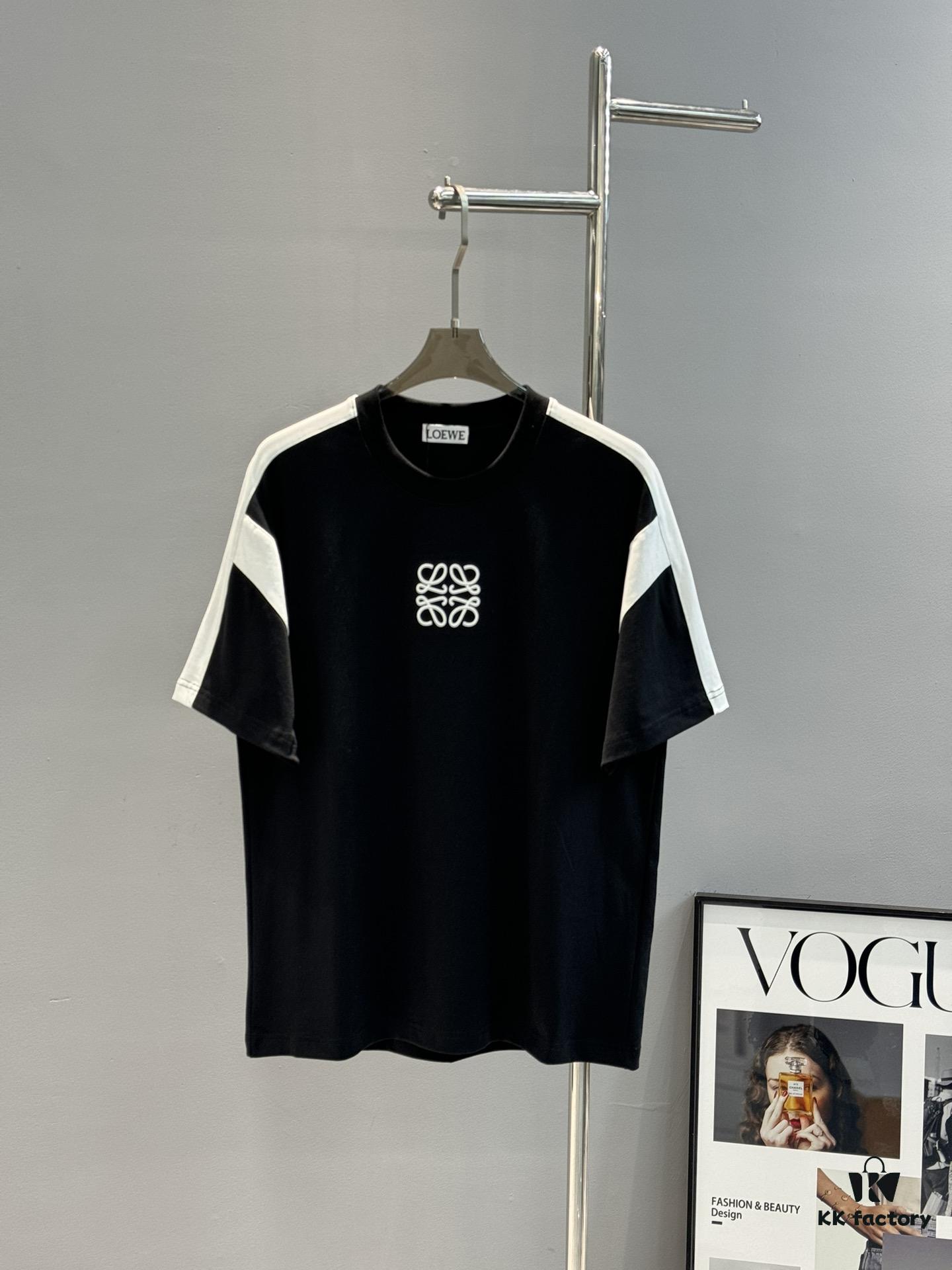 6931a0c8ccd8ab3d7af94a87 Loewe 25s New Arrival T-Shirt, Unisex, Panel Design, Color-Block Style, 280g Premium Cotton Fabric, Soft and Comfortable, 3D Embroidered Logo on Chest, Fashionable and Unique, Original Customized Version with Complete Triple Labels, Perfect for Men and Women
