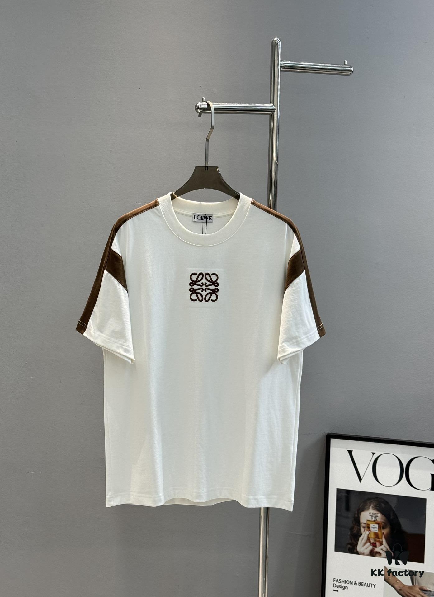 6931a0c8ccd8ab3d7af94a88 Loewe 25s New Arrival T-Shirt, Unisex, Panel Design, Color-Block Style, 280g Premium Cotton Fabric, Soft and Comfortable, 3D Embroidered Logo on Chest, Fashionable and Unique, Original Customized Version with Complete Triple Labels, Perfect for Men and Women