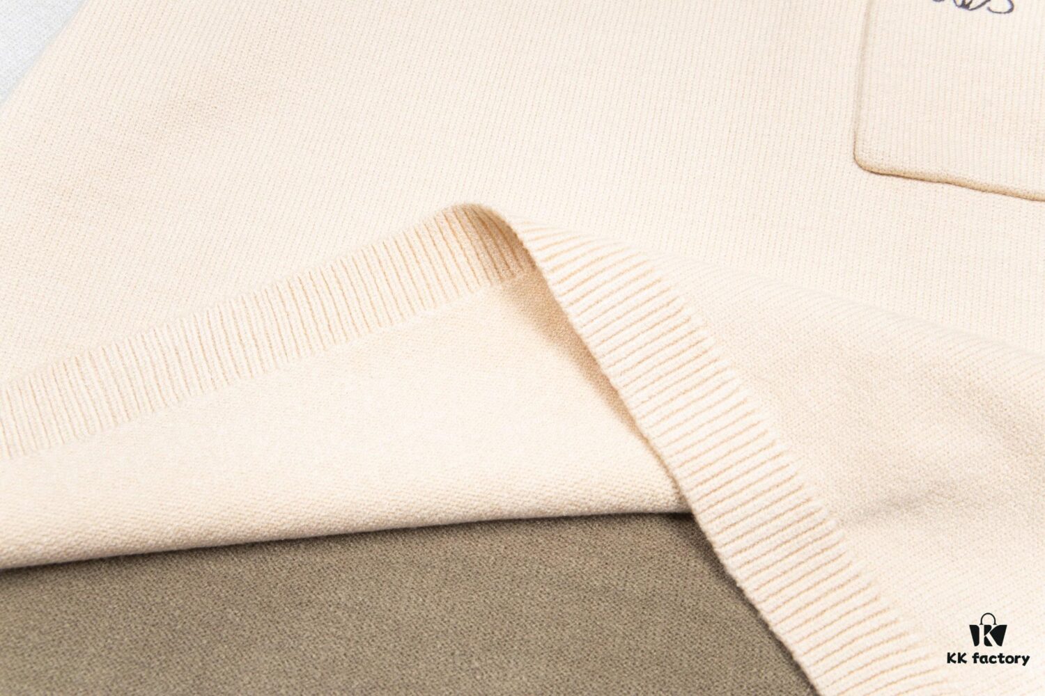 New Loewe Colorblock Embroidered Collar Preppy Polo Knit Sweater with Side Slits