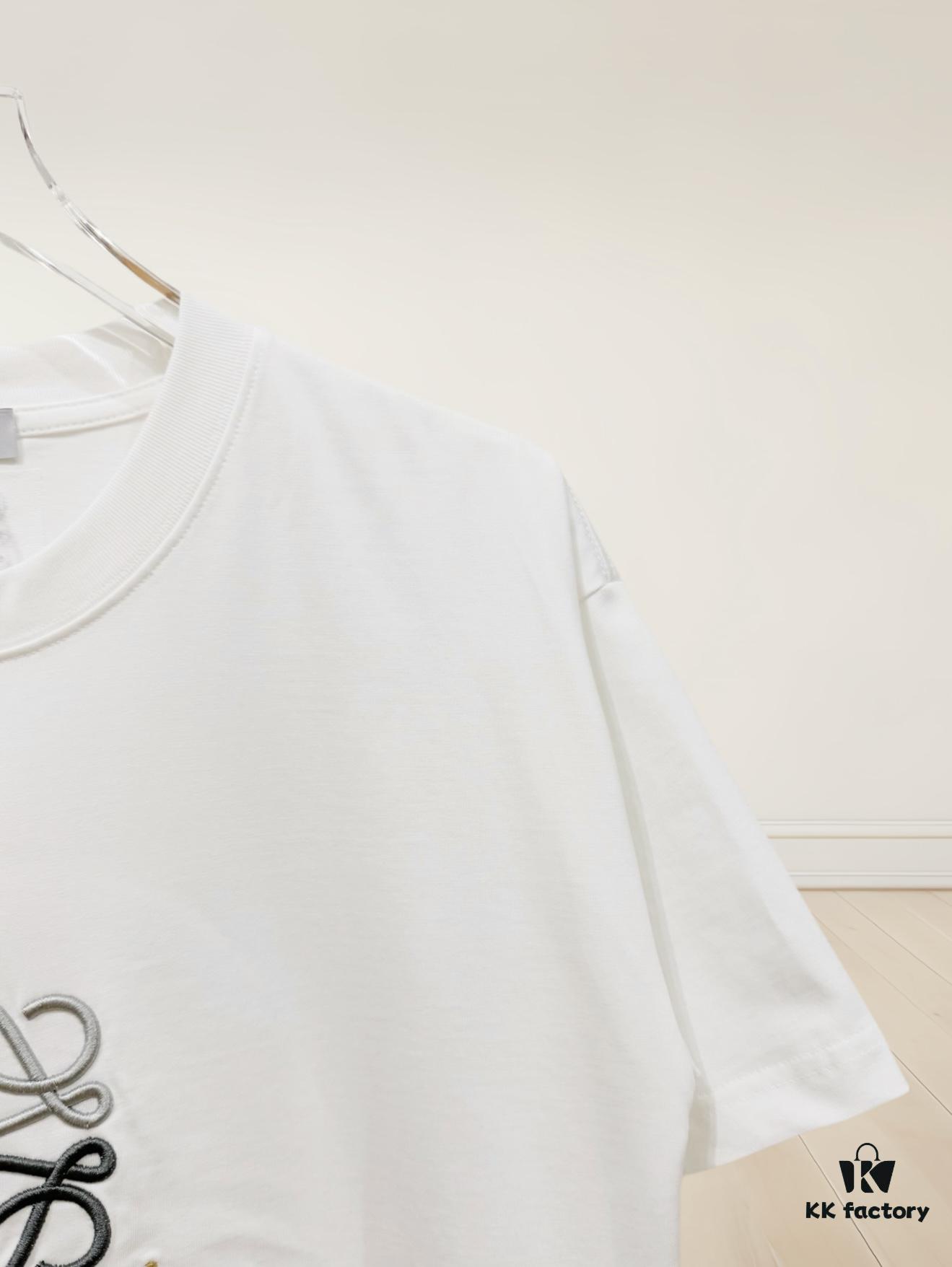 6931a0d0ccd8ab3d7af94b29 High-Quality Loewe 25SS Spring/Summer Collection Loewe x Suna Fujita Collaboration Embroidered Round-Neck Short-Sleeve T-Shirt with Contrast Logo and Cartoon Rabbit Design