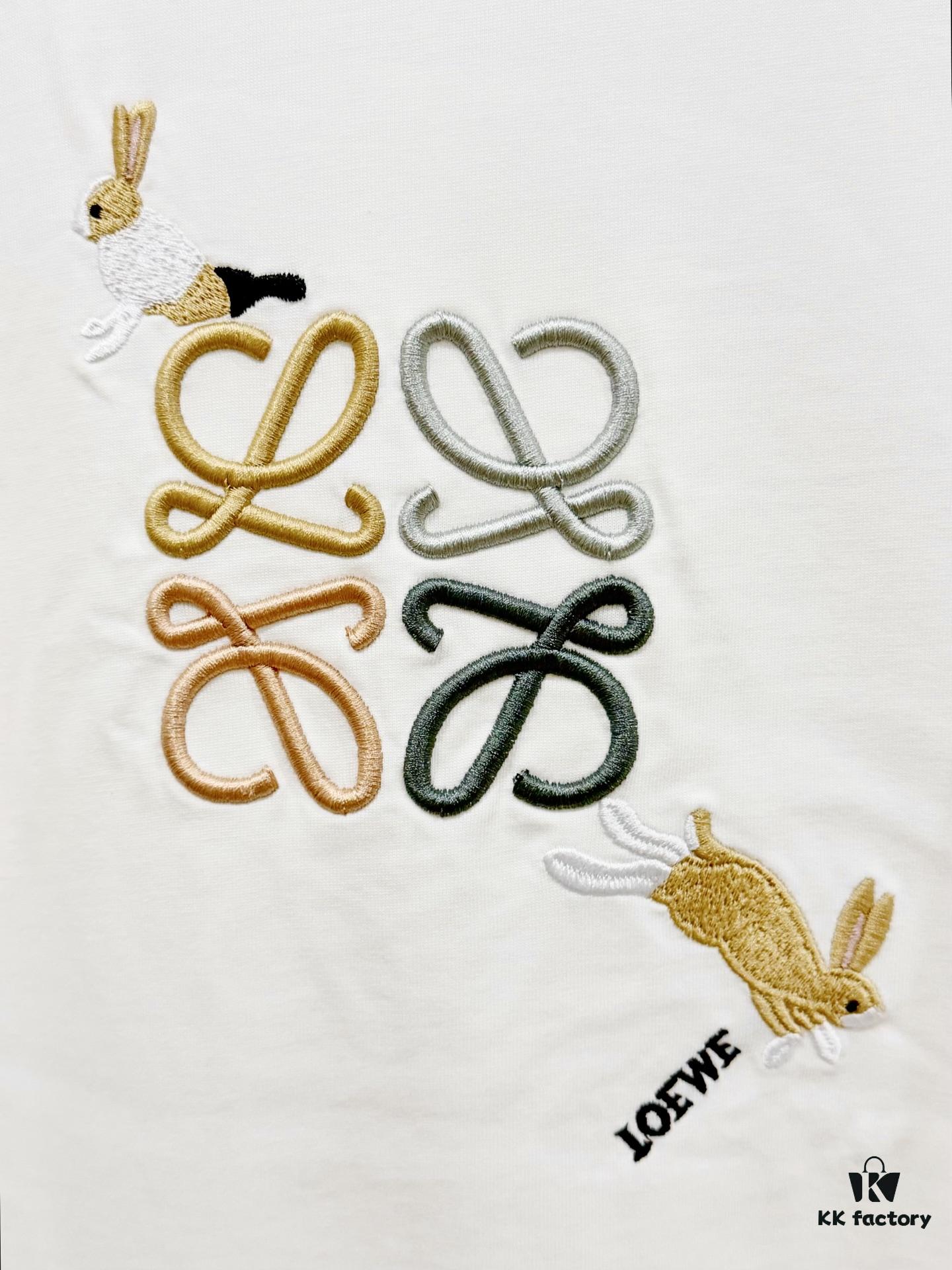 6931a0d0ccd8ab3d7af94b2a High-Quality Loewe 25SS Spring/Summer Collection Loewe x Suna Fujita Collaboration Embroidered Round-Neck Short-Sleeve T-Shirt with Contrast Logo and Cartoon Rabbit Design