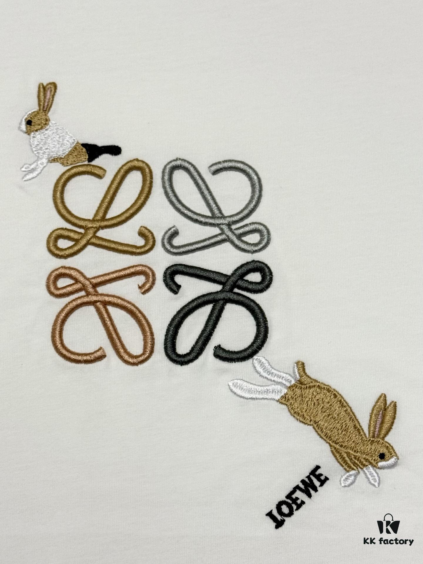 6931a0d0ccd8ab3d7af94b32 High-Quality Loewe 25SS Spring/Summer Collection Loewe x Suna Fujita Collaborative Series Embroidered Round-Neck Short-Sleeve T-Shirt with Contrast Color Logo and Cartoon Rabbit Motif