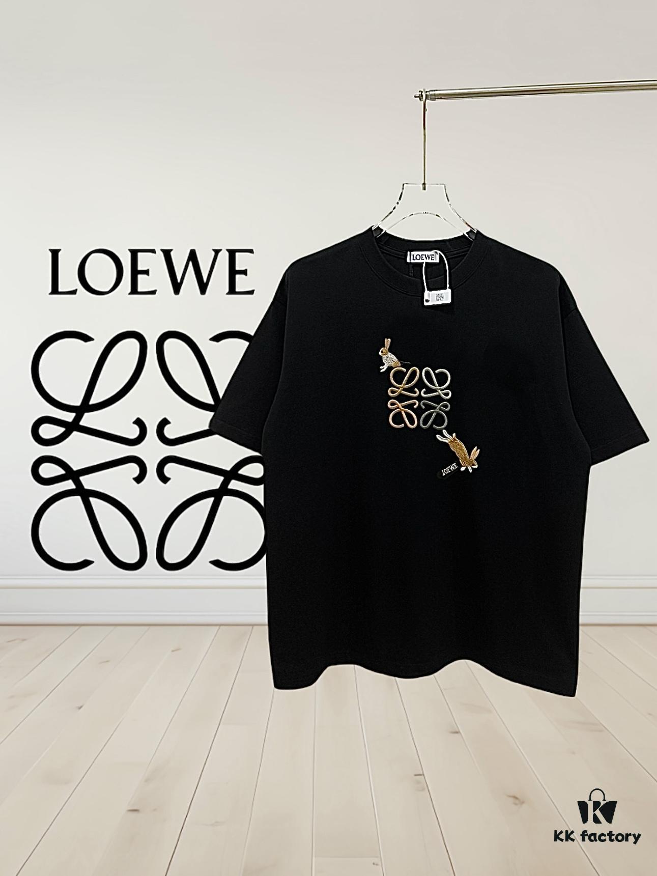6931a0d0ccd8ab3d7af94b38 High-Quality Loewe 25SS Spring/Summer Collection Loewe x Suna Fujita Collaborative Series Embroidered Round-Neck Short-Sleeve T-Shirt, Color-Contrast Logo Embroidery on Chest with Cartoon Rabbit Theme, Cute and Fashionable Design, Imported Pallini Embroidery Machine Craftsmanship, Precise Stitching, Rich Colors and Textured Appearance, Well-Tailored Fit with Slight Neck Hugging, Made from 32s 280g Combed Full Cotton Fabric Offering Soft Luster, Skin-Friendly, Breathable and Structured Drape, Unisex Wear for Both Men and Women