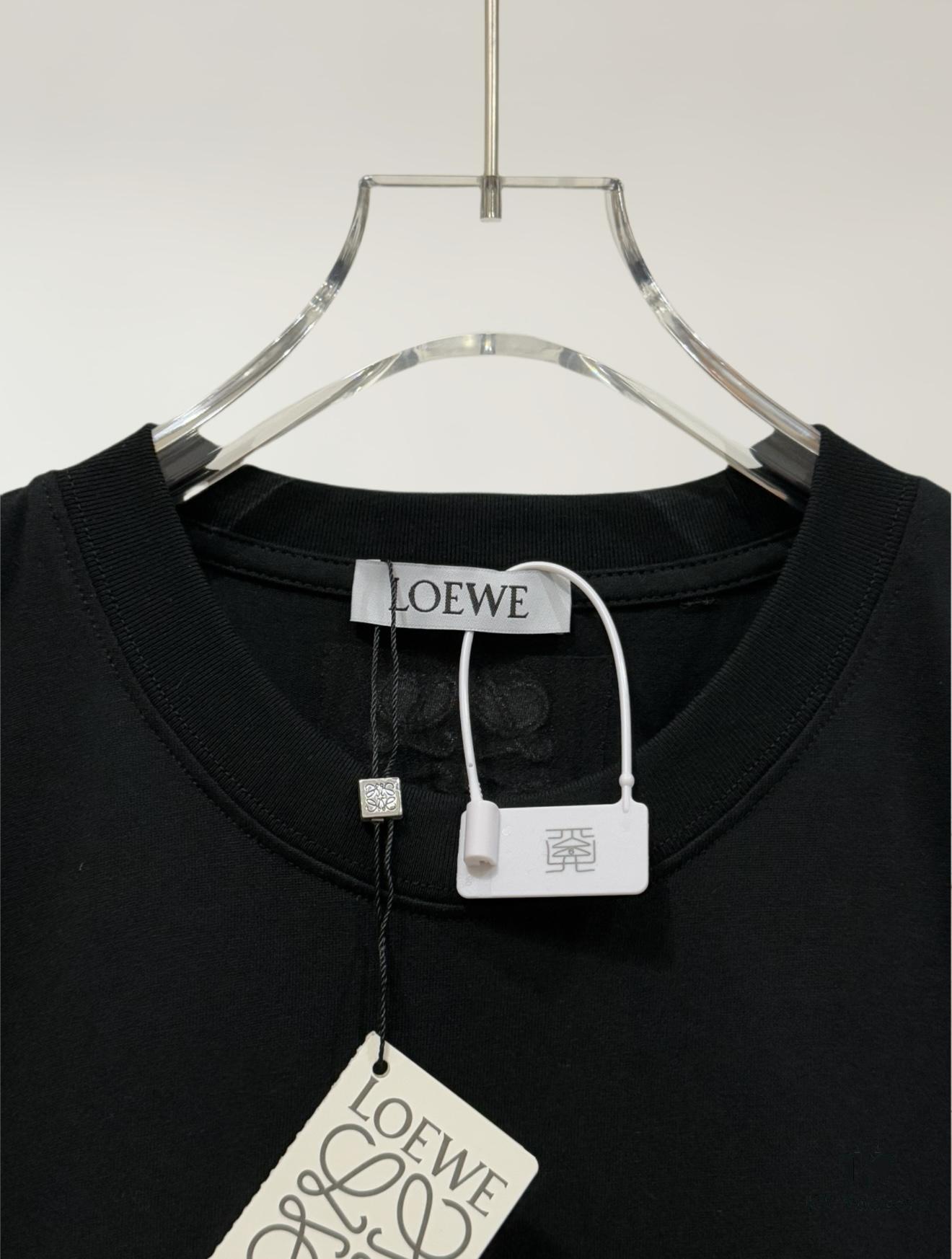 6931a0d0ccd8ab3d7af94b3a High-Quality Loewe 25SS Spring/Summer Collection Loewe x Suna Fujita Collaborative Series Embroidered Round-Neck Short-Sleeve T-Shirt, Color-Contrast Logo Embroidery on Chest with Cartoon Rabbit Theme, Cute and Fashionable Design, Imported Pallini Embroidery Machine Craftsmanship, Precise Stitching, Rich Colors and Textured Appearance, Well-Tailored Fit with Slight Neck Hugging, Made from 32s 280g Combed Full Cotton Fabric Offering Soft Luster, Skin-Friendly, Breathable and Structured Drape, Unisex Wear for Both Men and Women
