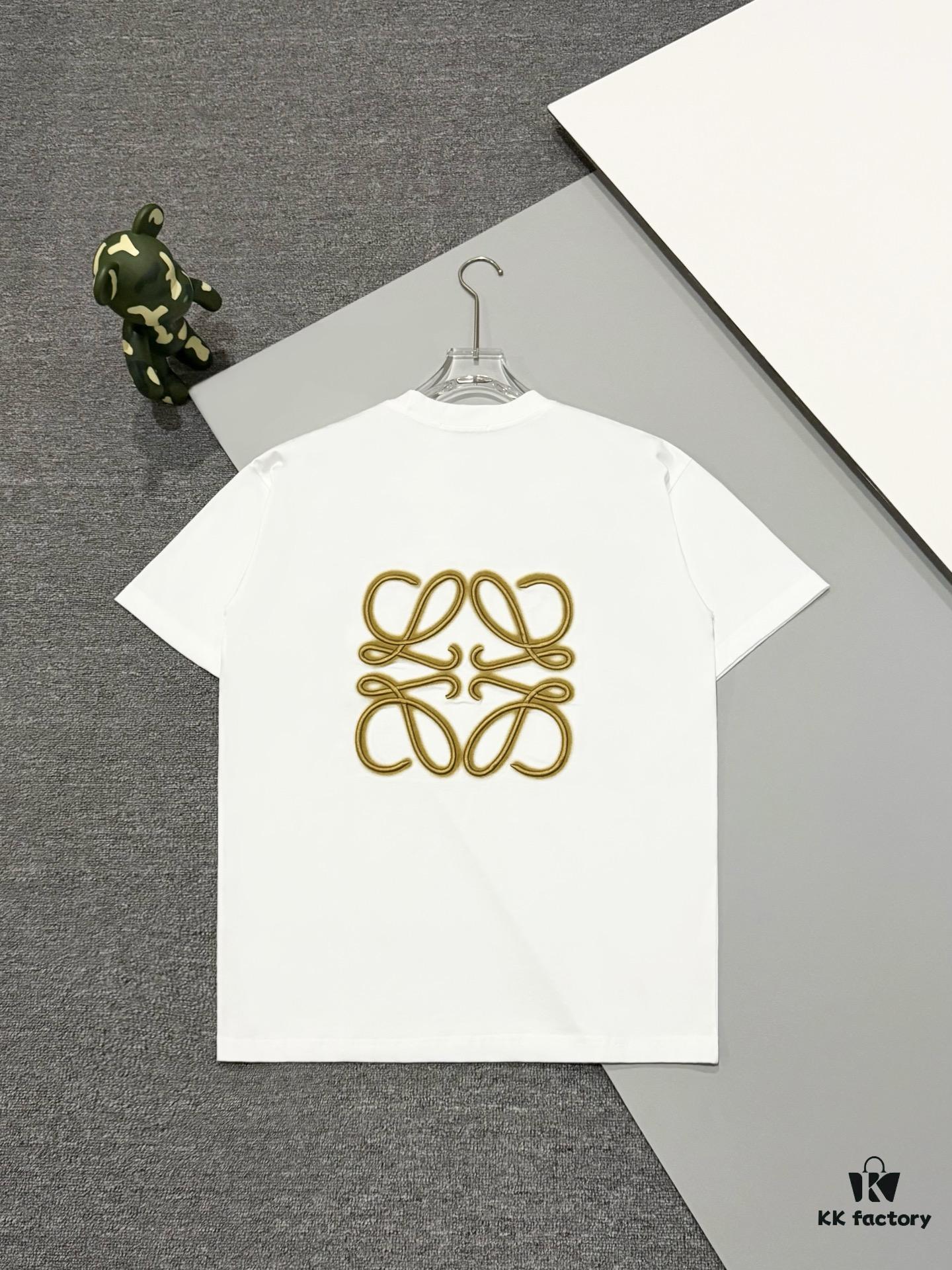 6931a0d2ccd8ab3d7af94b54 High-Quality Loewe 25SS Spring/Summer New Embroidered Logo Crew Neck Short Sleeve T-Shirt, Original Fabric, Celebrity-Inspired Design with Premium Spray-Painted 3D Embroidery, Front and Back Prints, 32-Single 280g Combed Pure Cotton Material, Extremely Comfortable Feel, Stylish Unisex Tee, Three Labels Complete, Not Ordinary Market Version