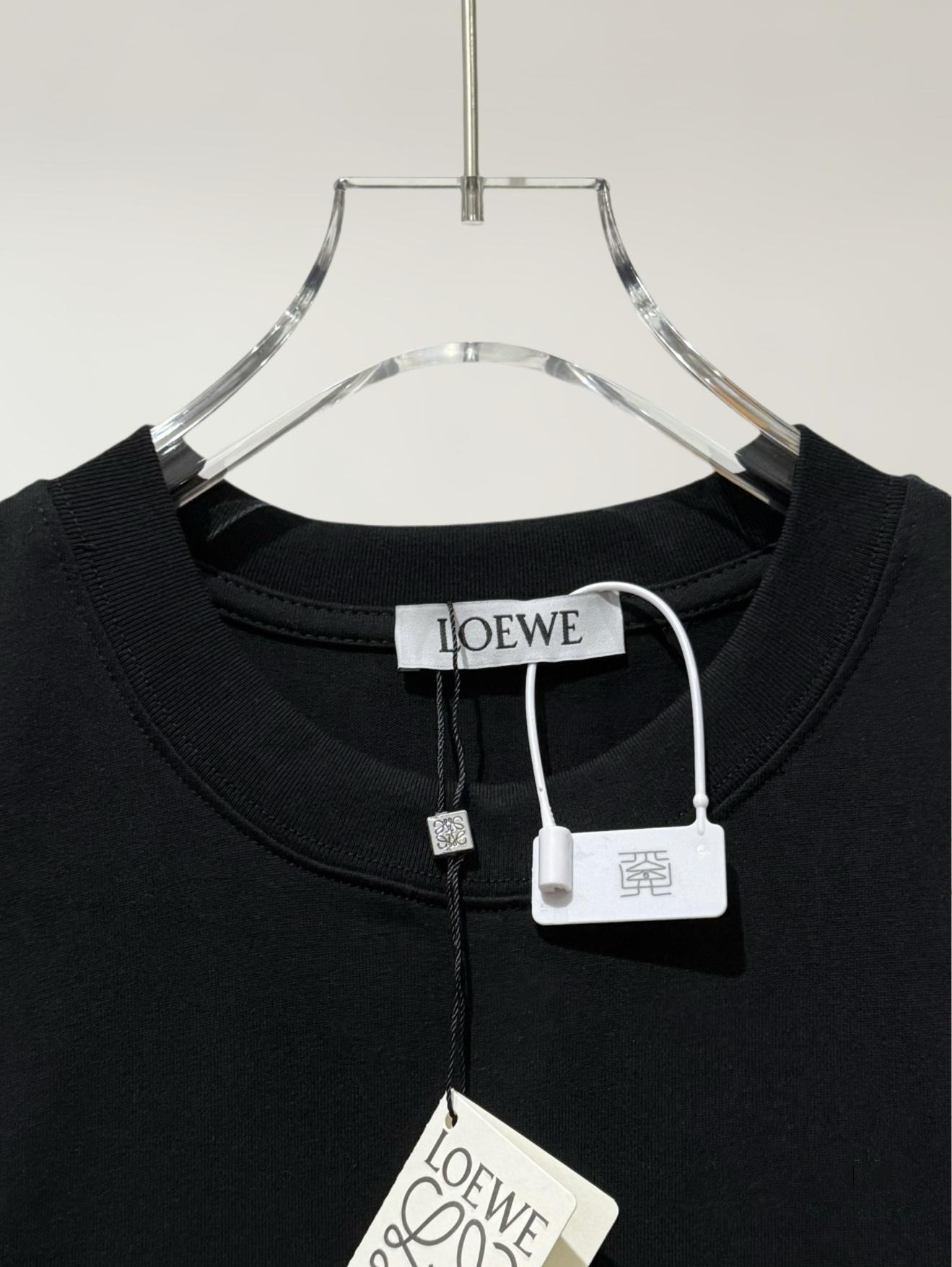 6931a0d2ccd8ab3d7af94b5f High-Quality Loewe 25SS Spring/Summer New Embroidered Logo Round Neck Short Sleeve T-Shirt, Original Fabric, Influencer and Celebrity Style, Front and Back with Spray-Painted 3D Embroidery, High-End Craftsmanship, Made of 32-Single 280g Combed Pure Cotton Fabric, Extremely Comfortable to Touch, Super Versatile and Stylish, Unisex Design, Complete with Three Labels, Not Ordinary Market Version, Quality Guaranteed