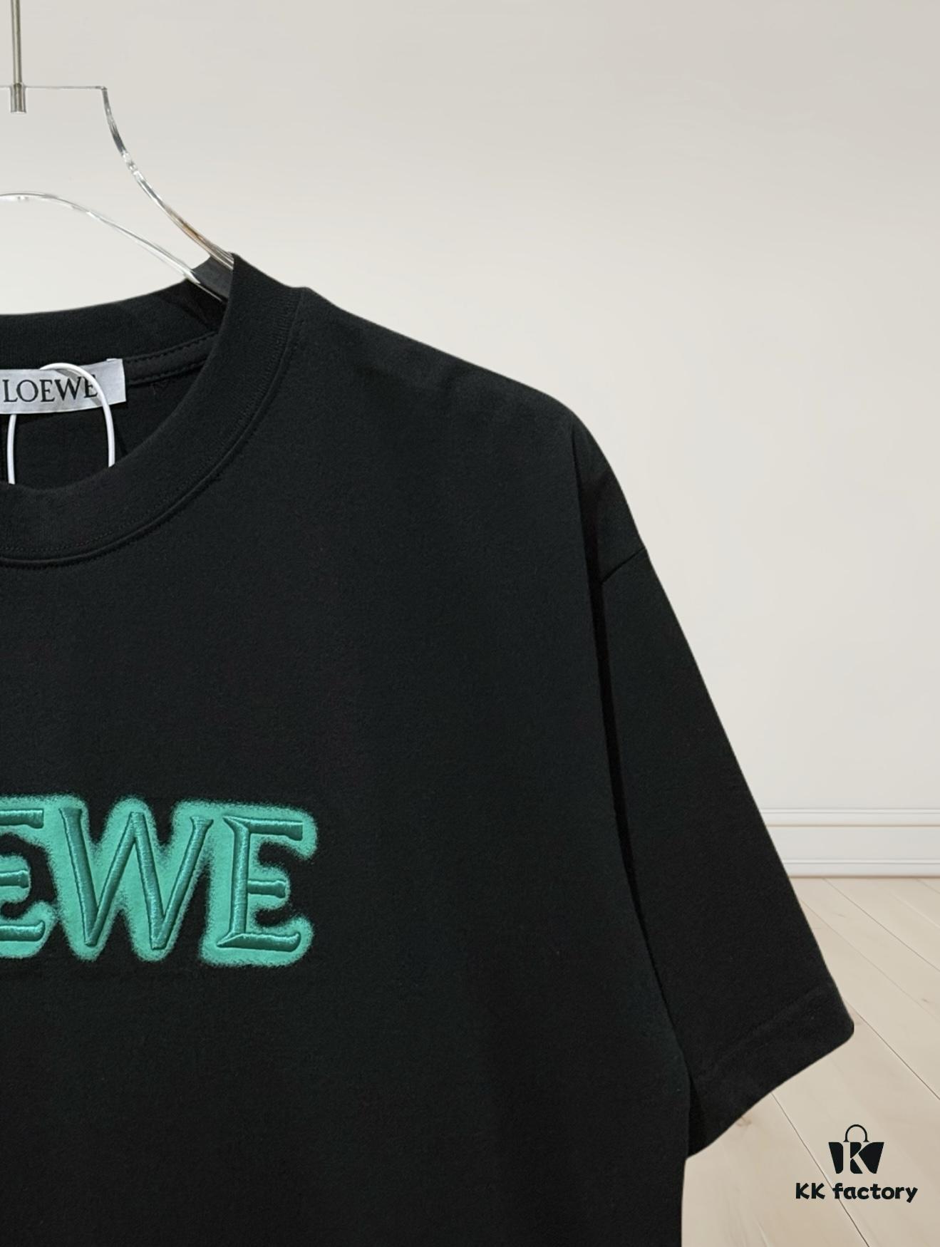 6931a0d2ccd8ab3d7af94b60 High-Quality Loewe 25SS Spring/Summer New Embroidered Logo Round Neck Short Sleeve T-Shirt, Original Fabric, Influencer and Celebrity Style, Front and Back with Spray-Painted 3D Embroidery, High-End Craftsmanship, Made of 32-Single 280g Combed Pure Cotton Fabric, Extremely Comfortable to Touch, Super Versatile and Stylish, Unisex Design, Complete with Three Labels, Not Ordinary Market Version, Quality Guaranteed