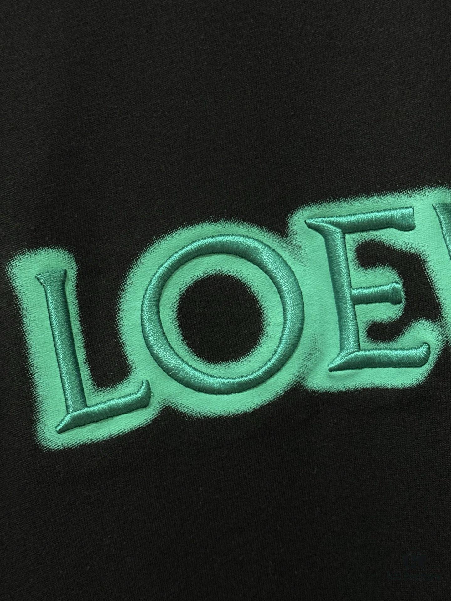 6931a0d2ccd8ab3d7af94b61 High-Quality Loewe 25SS Spring/Summer New Embroidered Logo Round Neck Short Sleeve T-Shirt, Original Fabric, Influencer and Celebrity Style, Front and Back with Spray-Painted 3D Embroidery, High-End Craftsmanship, Made of 32-Single 280g Combed Pure Cotton Fabric, Extremely Comfortable to Touch, Super Versatile and Stylish, Unisex Design, Complete with Three Labels, Not Ordinary Market Version, Quality Guaranteed