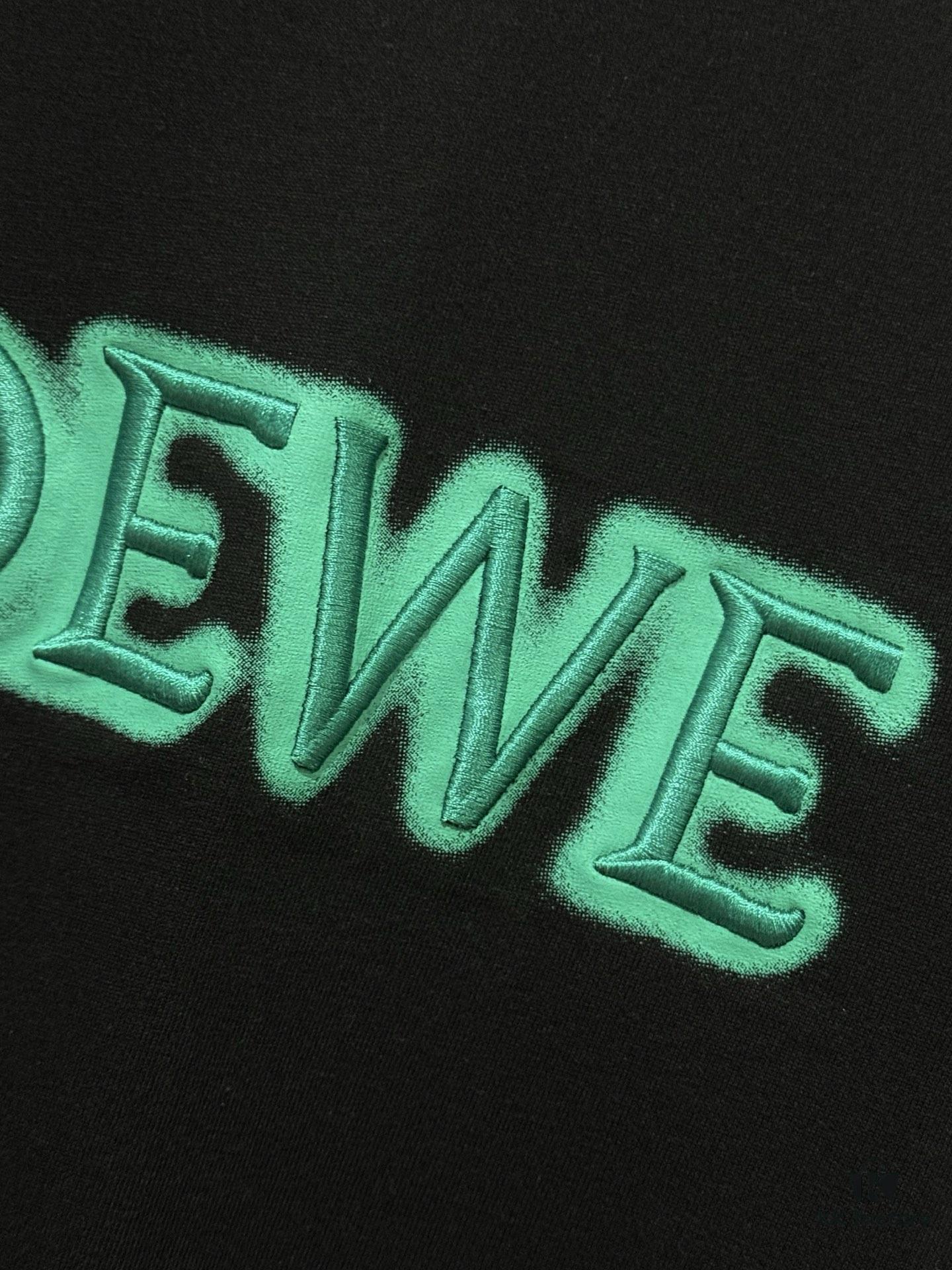 6931a0d2ccd8ab3d7af94b62 High-Quality Loewe 25SS Spring/Summer New Embroidered Logo Round Neck Short Sleeve T-Shirt, Original Fabric, Influencer and Celebrity Style, Front and Back with Spray-Painted 3D Embroidery, High-End Craftsmanship, Made of 32-Single 280g Combed Pure Cotton Fabric, Extremely Comfortable to Touch, Super Versatile and Stylish, Unisex Design, Complete with Three Labels, Not Ordinary Market Version, Quality Guaranteed
