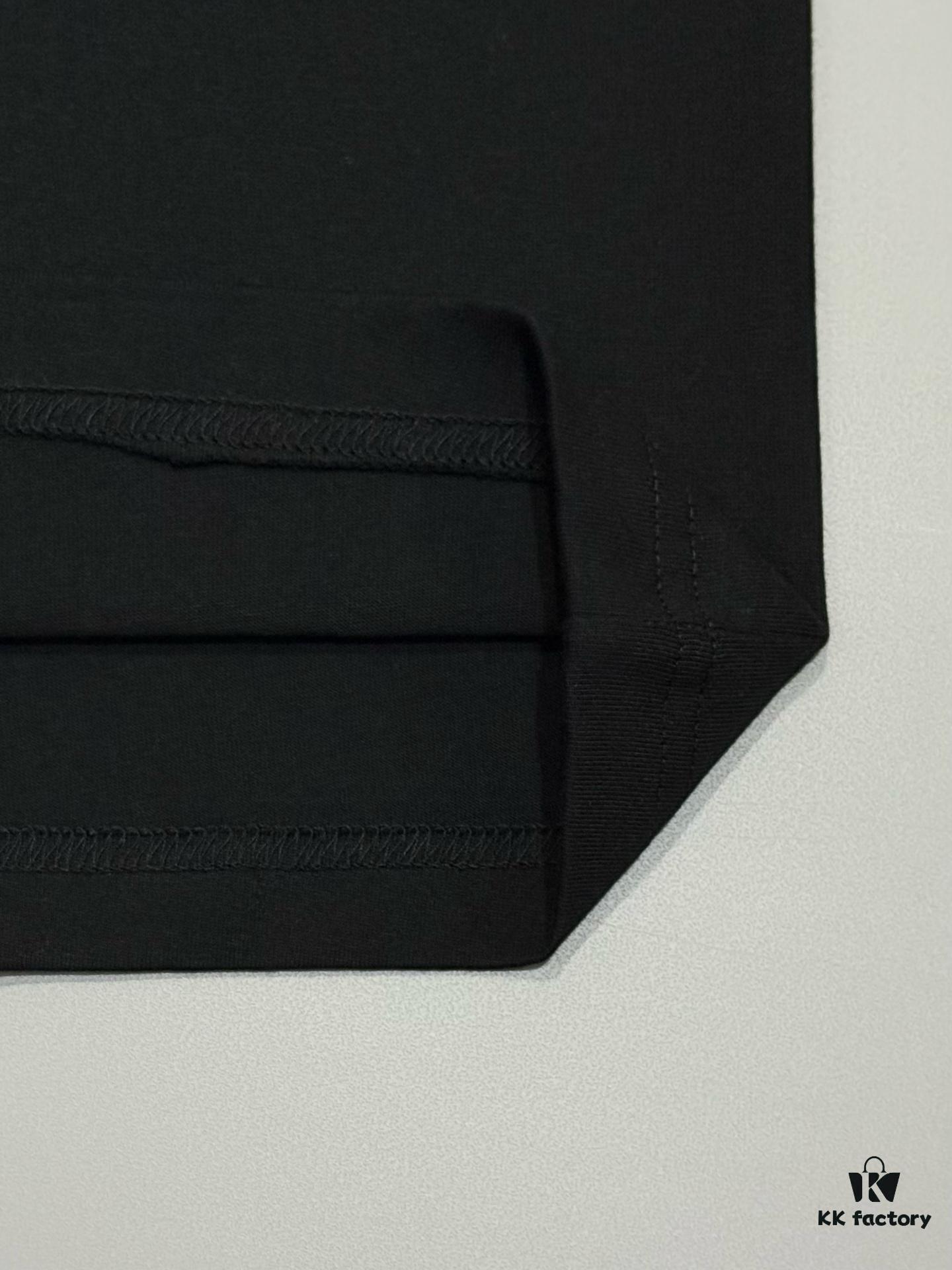 6931a0d3ccd8ab3d7af94b6e High-Quality Loewe 25SS Spring/Summer New Embroidered Logo Crew Neck Short Sleeve T-Shirt, Original Fabric, Celebrity-Inspired Design with Front and Back Spray-Painted 3D Embroidery, 32-Single 280g Combed Pure Cotton Material, Extremely Comfortable to Touch, Stylish and Versatile Unisex Short Sleeve Tee, Complete with Three Labels, Not Ordinary Market Version, Premium Quality Guaranteed