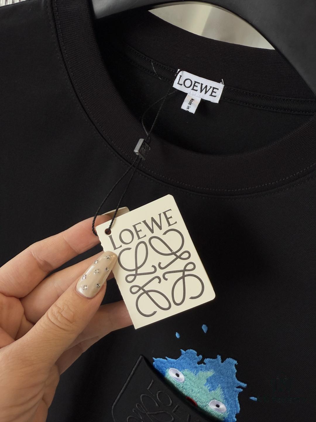 6931a0d6ccd8ab3d7af94baf LOEWE x Spirited Away Collaboration Flame Embroidered Doll Washed Cotton T-Shirt