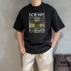 6931a0deccd8ab3d7af94c24 LOE Loewe 25SS Master-Designed Brand New Printed Round-Neck Short-Sleeve T-Shirt