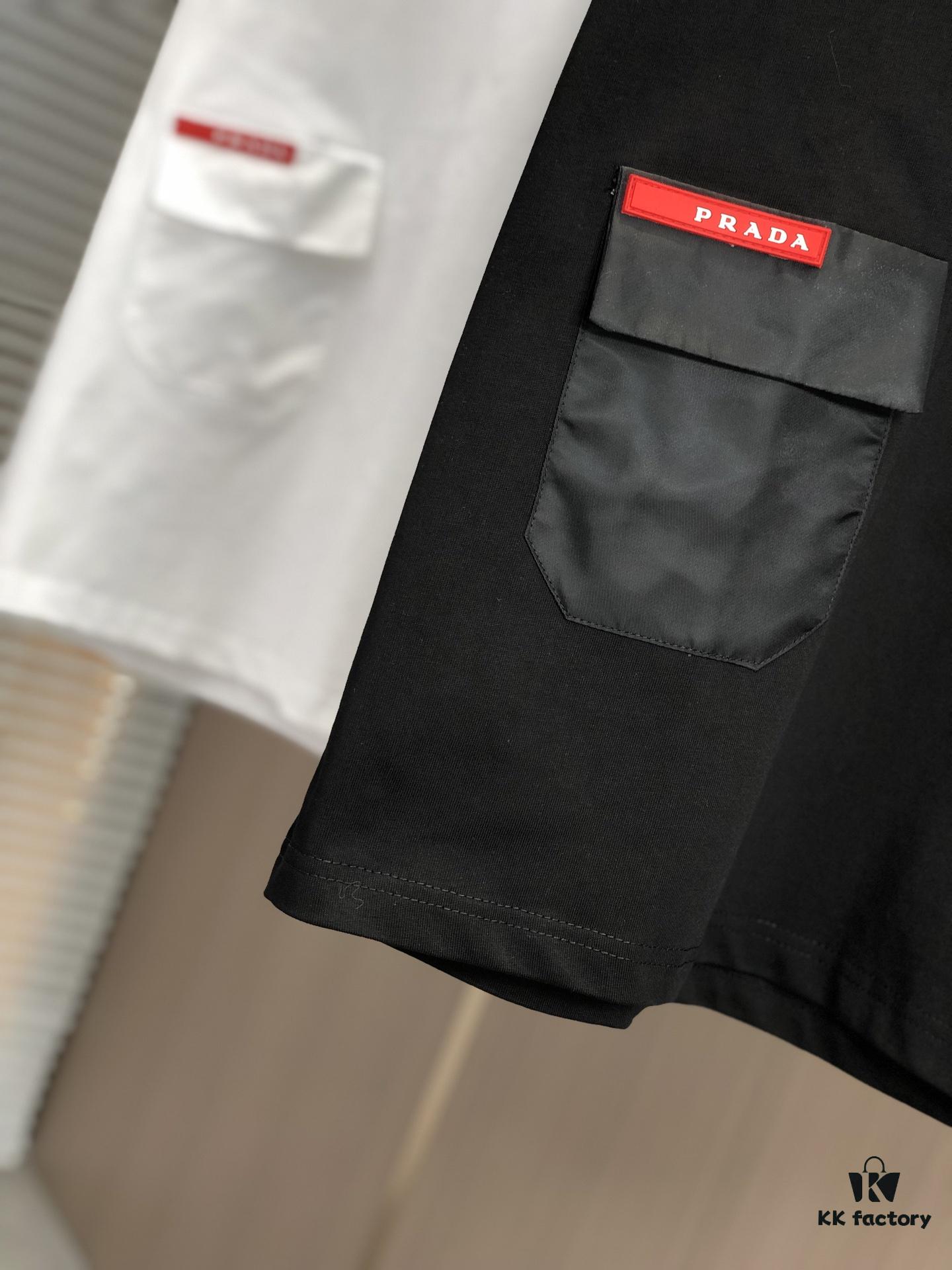 6931a0e9ccd8ab3d7af94c71 PRADA 2025 Spring/Summer New Arrival Round Neck Short Sleeve T-Shirt with Triangular Logo Patch on Chest and Side Seam Pocket, Made of 320g Double-Yarn Combed Cotton Fabric, Slightly Loose Fit, Soft and Substantial Fabric Texture, Unisex Design