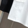 6931a0e9ccd8ab3d7af94c7a PRADA 2025 Spring/Summer New Arrival Round Neck Short Sleeve T-Shirt with Triangular Logo Patch on Chest and Side Stitch Pocket, Made of High Grammage 320g Double-Yarn Combed Cotton Fabric, Slightly Loose Fit, Soft and Substantial Fabric Texture, Unisex Design