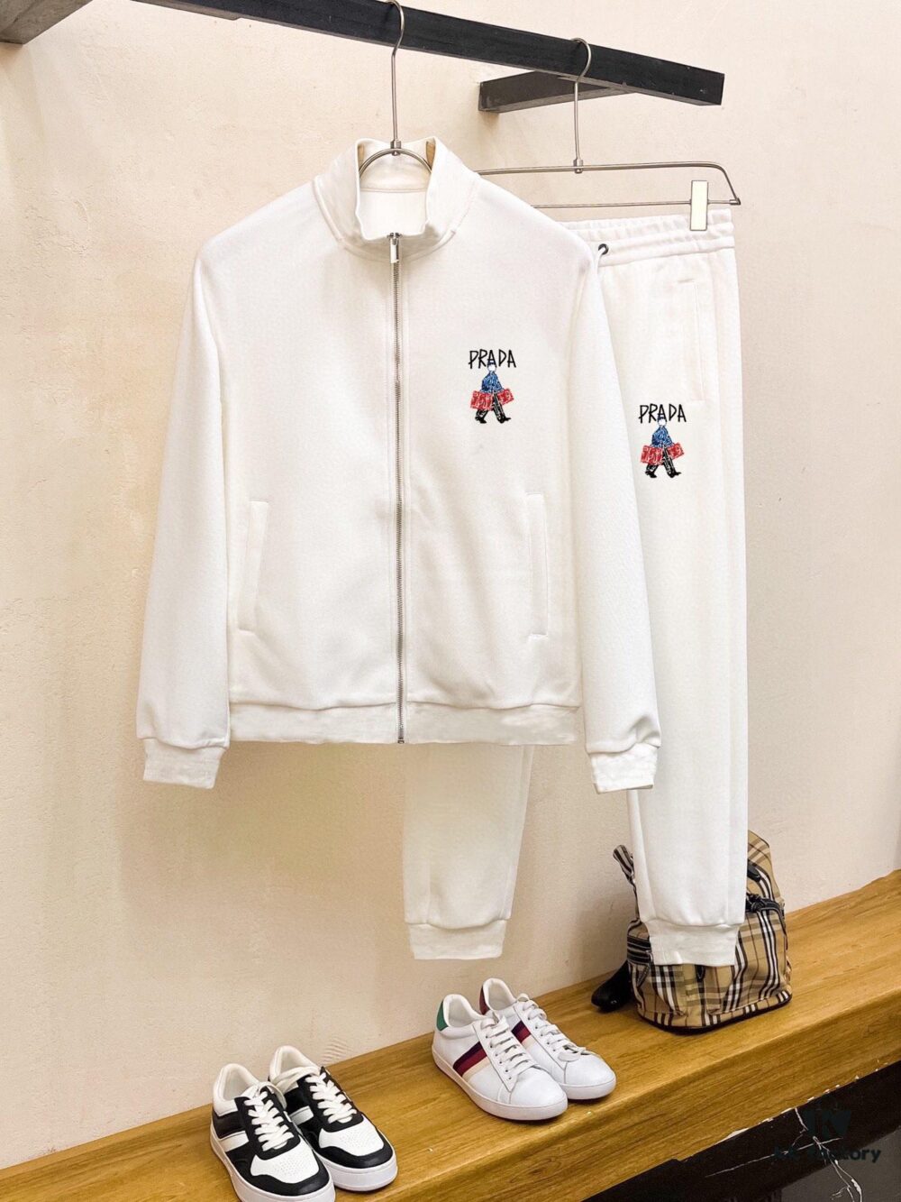 PRADA (Blessing for the Plus-Size) New Arrival 2025 Hooded Cardigan Set – Premium Authentic Design, Made with 100% Natural High-Quality Roman Cotton, Exquisite Hardware, Elegant and Comfortable Fit