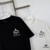 6931a0ecccd8ab3d7af94ca8 New PRADA 25SS Printed Short Sleeve T-Shirt with Metallic Back Logo