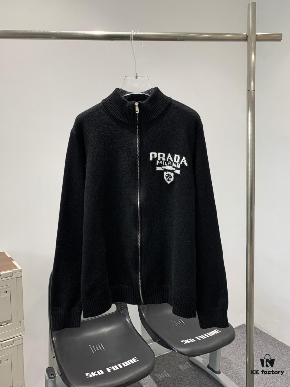 6931a0eeccd8ab3d7af94cdb New Prada 23FW Fall/Winter Fashion Show Stand Collar Zipper Knit Cardigan Sweater