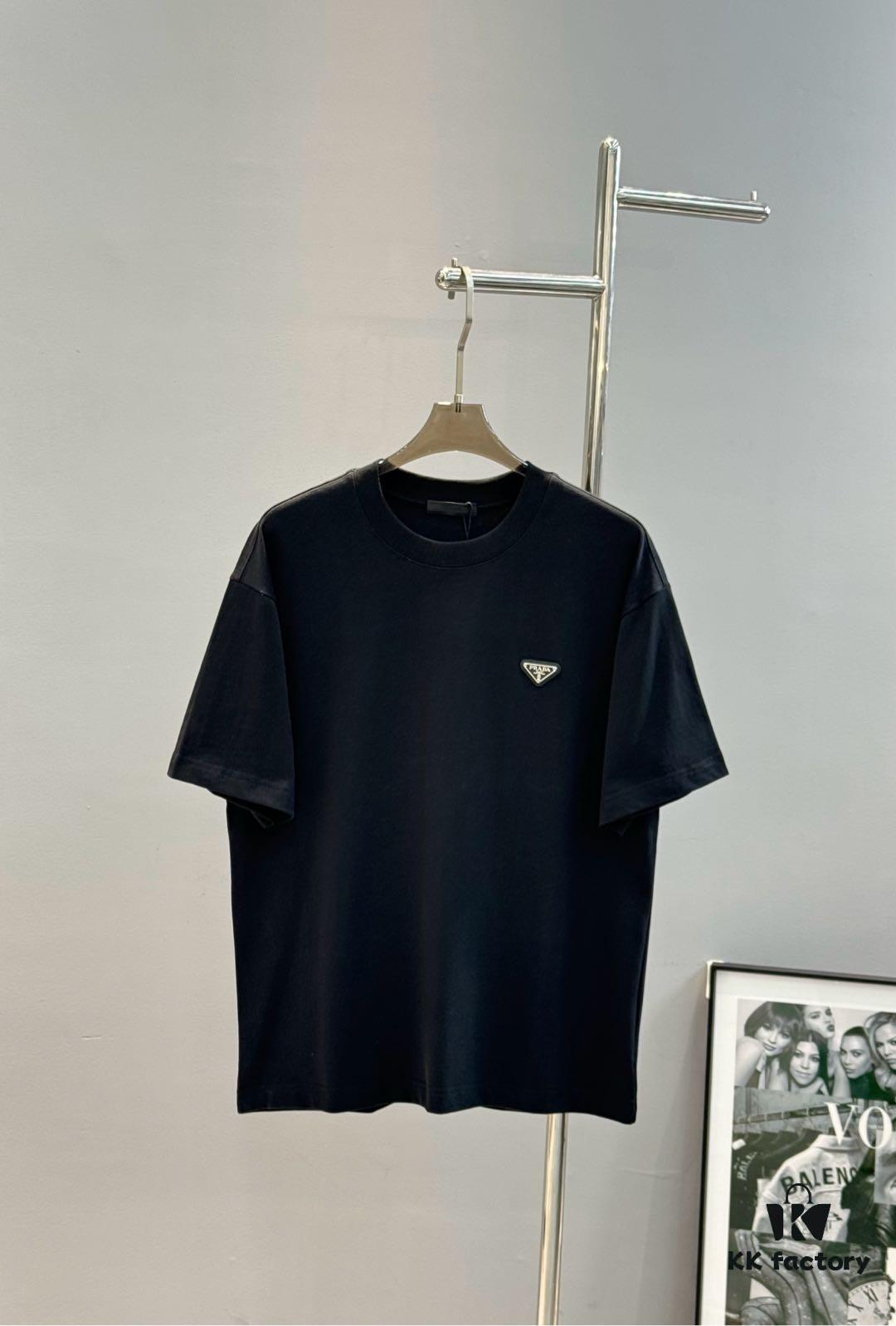 6931a103ccd8ab3d7af94e7a PRAD* Prada 25s New Arrival Unisex T-Shirt with Embroidered Back Logo, Contrast Pink Design, Triangle Metal Badge on Chest, 280g Pure Cotton Fabric, Classic Brand Lettering, High-Fashion Streetwear