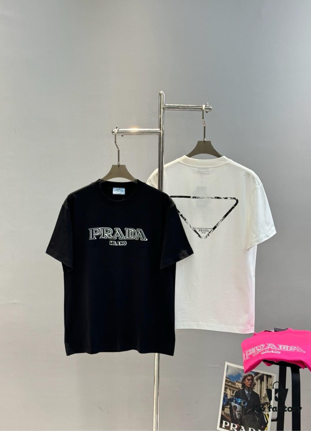 PRAD* Prada 25s New Arrival T-Shirt, Unisex Design, Innovative Embroidered and Heat-Transfer Graphic with Double-Layer Craft, Full-Dimensional Texture, Iconic Brand Lettering Front and Inverted Triangle Logo Back, Striking LOGO Visual Impact, 280g Pure Cotton Fabric, Soft and Comfortable, Extremely Stylish, Triple Tags Attached