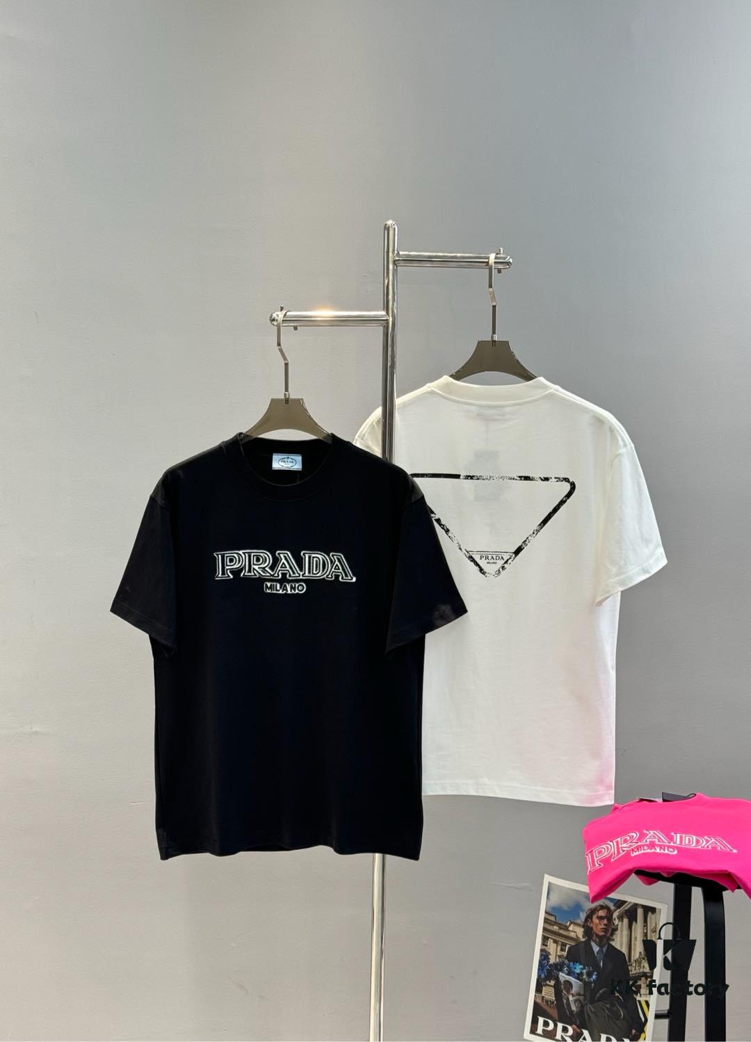 6931a104ccd8ab3d7af94e8a PRAD* Prada 25s New Arrival T-Shirt, Unisex Design, Innovative Embroidered and Heat-Transfer Graphic with Double-Layer Craft, Full-Dimensional Texture, Iconic Brand Lettering Front and Inverted Triangle Logo Back, Striking LOGO Visual Impact, 280g Pure Cotton Fabric, Soft and Comfortable, Extremely Stylish, Triple Tags Attached
