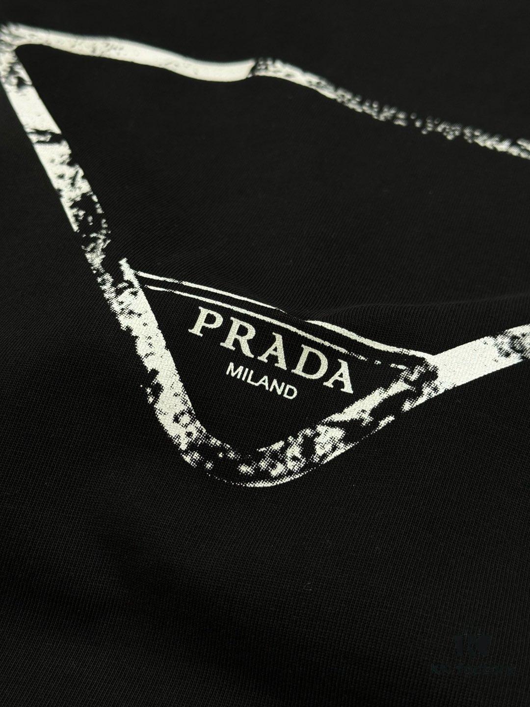 6931a104ccd8ab3d7af94e92 PRAD* Prada 25s New Arrival T-Shirt, Unisex Design, Innovative Embroidered and Heat-Transfer Graphic with Double-Layer Craft, Full-Dimensional Texture, Iconic Brand Lettering Front and Inverted Triangle Logo Back, Striking LOGO Visual Impact, 280g Pure Cotton Fabric, Soft and Comfortable, Extremely Stylish, Triple Tags Attached