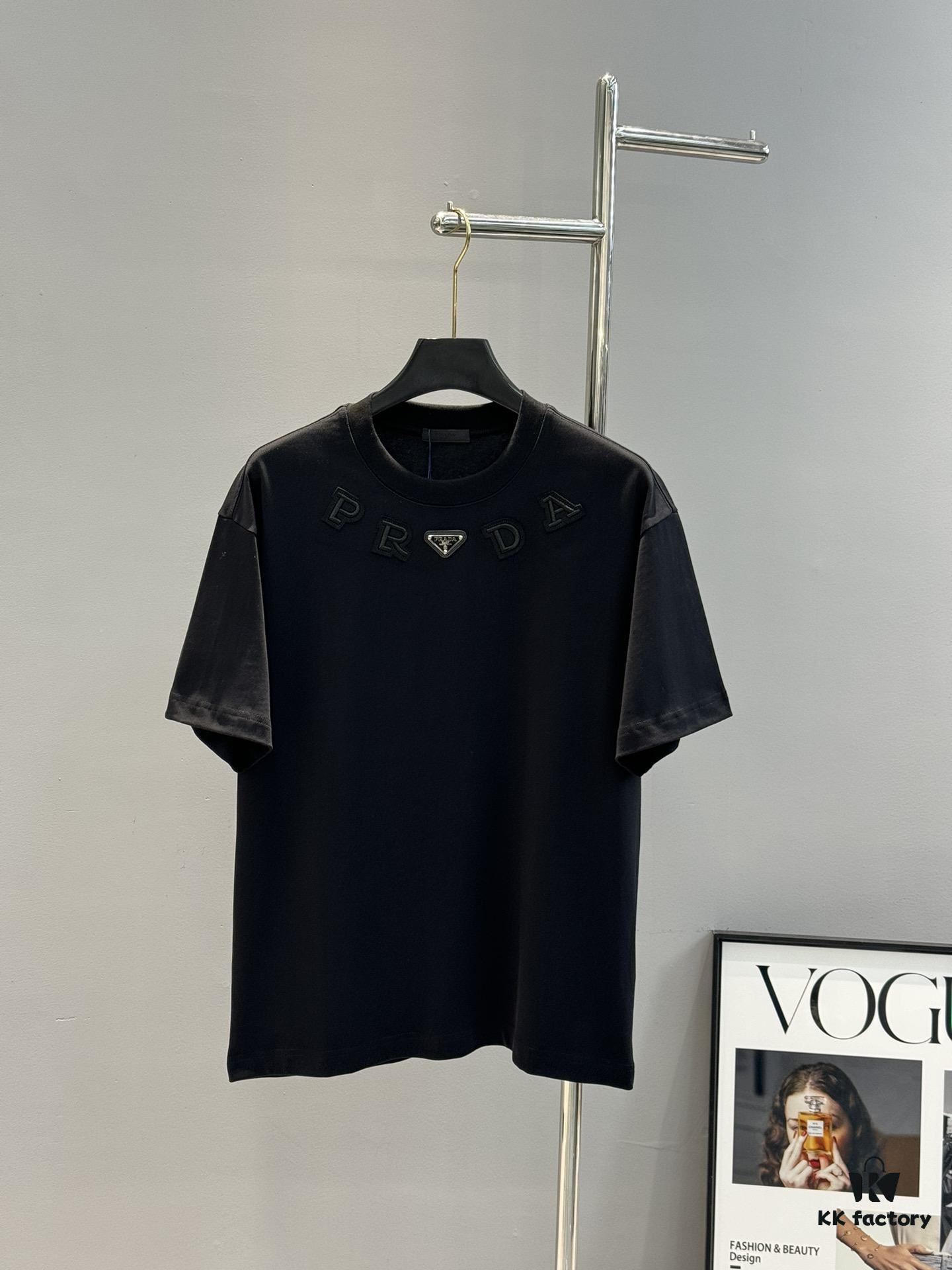 6931a106ccd8ab3d7af94e9d PRADA New Arrival Unisex T-Shirt 25S – Official Website Launch, 3D Embroidered Logo Design with Classic Leather Triangle Badge, Premium 40-Single 260g Cotton Fabric, Breathable and Comfortable, Essential Wardrobe Piece for Layering or Wearing Alone