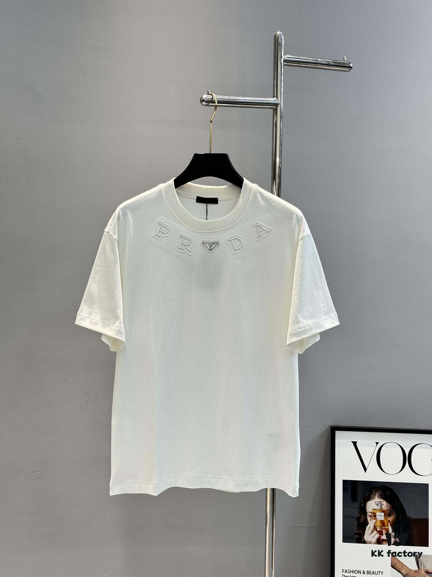 6931a106ccd8ab3d7af94e9e PRADA New Arrival Unisex T-Shirt 25S – Official Website Launch, 3D Embroidered Logo Design with Classic Leather Triangle Badge, Premium 40-Single 260g Cotton Fabric, Breathable and Comfortable, Essential Wardrobe Piece for Layering or Wearing Alone