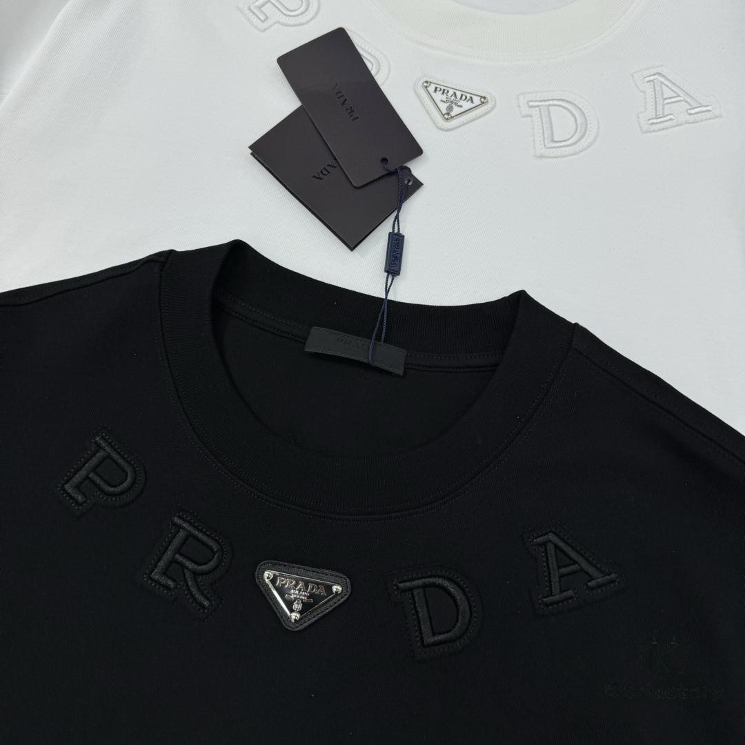 6931a106ccd8ab3d7af94e9f PRADA New Arrival Unisex T-Shirt 25S – Official Website Launch, 3D Embroidered Logo Design with Classic Leather Triangle Badge, Premium 40-Single 260g Cotton Fabric, Breathable and Comfortable, Essential Wardrobe Piece for Layering or Wearing Alone