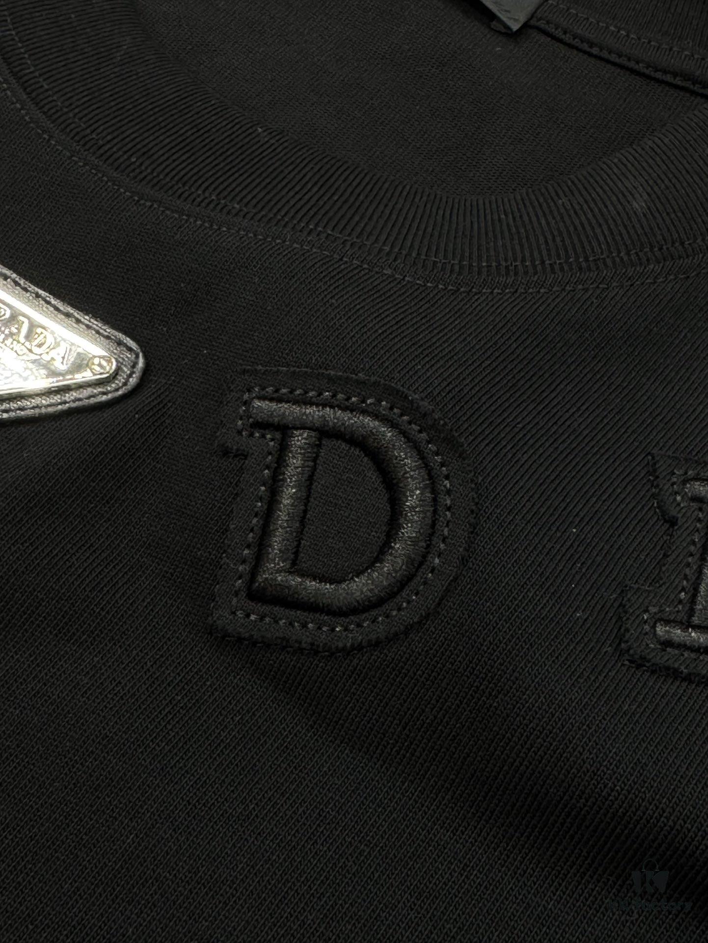 6931a106ccd8ab3d7af94ea1 PRADA New Arrival Unisex T-Shirt 25S – Official Website Launch, 3D Embroidered Logo Design with Classic Leather Triangle Badge, Premium 40-Single 260g Cotton Fabric, Breathable and Comfortable, Essential Wardrobe Piece for Layering or Wearing Alone
