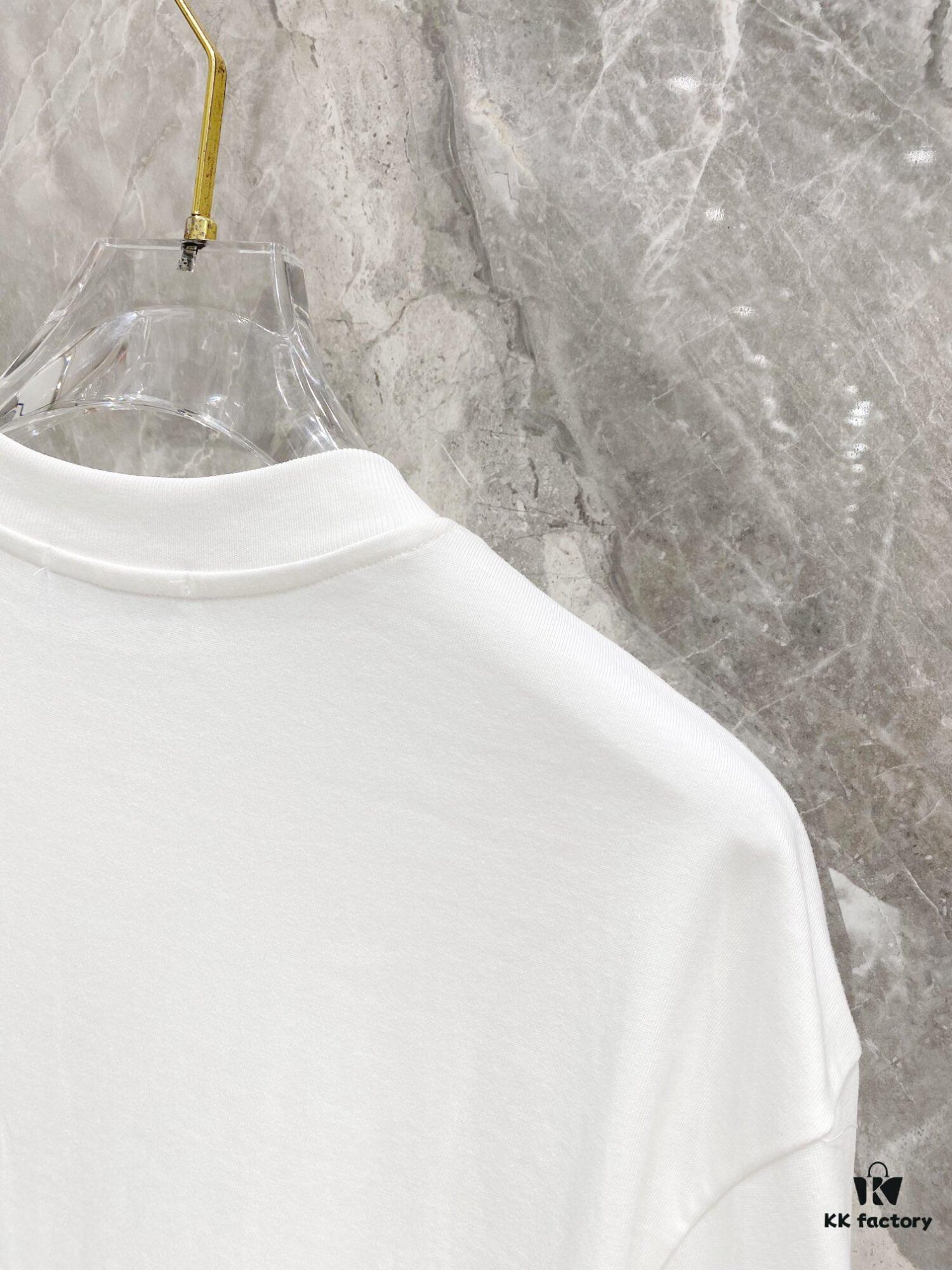 6931a107ccd8ab3d7af94eae Prada 25SS New Arrival Round Neck T-Shirt! Must-Have for Trendsetters! Custom 3D Rubber Logo on Chest, Classic Colors with Stylish Appeal, Youthful and Vibrant Look! Crafted from 280g High-Quality Cotton, Exceptionally Comfortable to Wear and Touch, Smooth and Premium Feel!