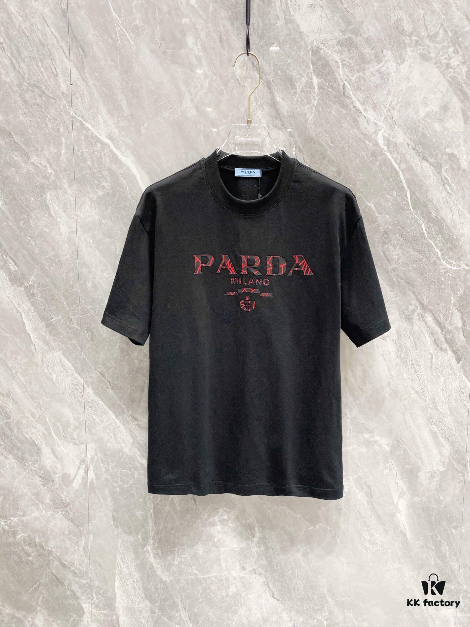 6931a107ccd8ab3d7af94eb1 Prada 25SS New Round Neck T-Shirt! Must-Have for Fashion Enthusiasts! Custom 3D Rubber Logo on Chest, Classic Colors with Stylish Appeal, Youthful and Vibrant Design. Crafted from 280g High-Quality Cotton for Exceptional Comfort and Soft, Textured Handfeel.
