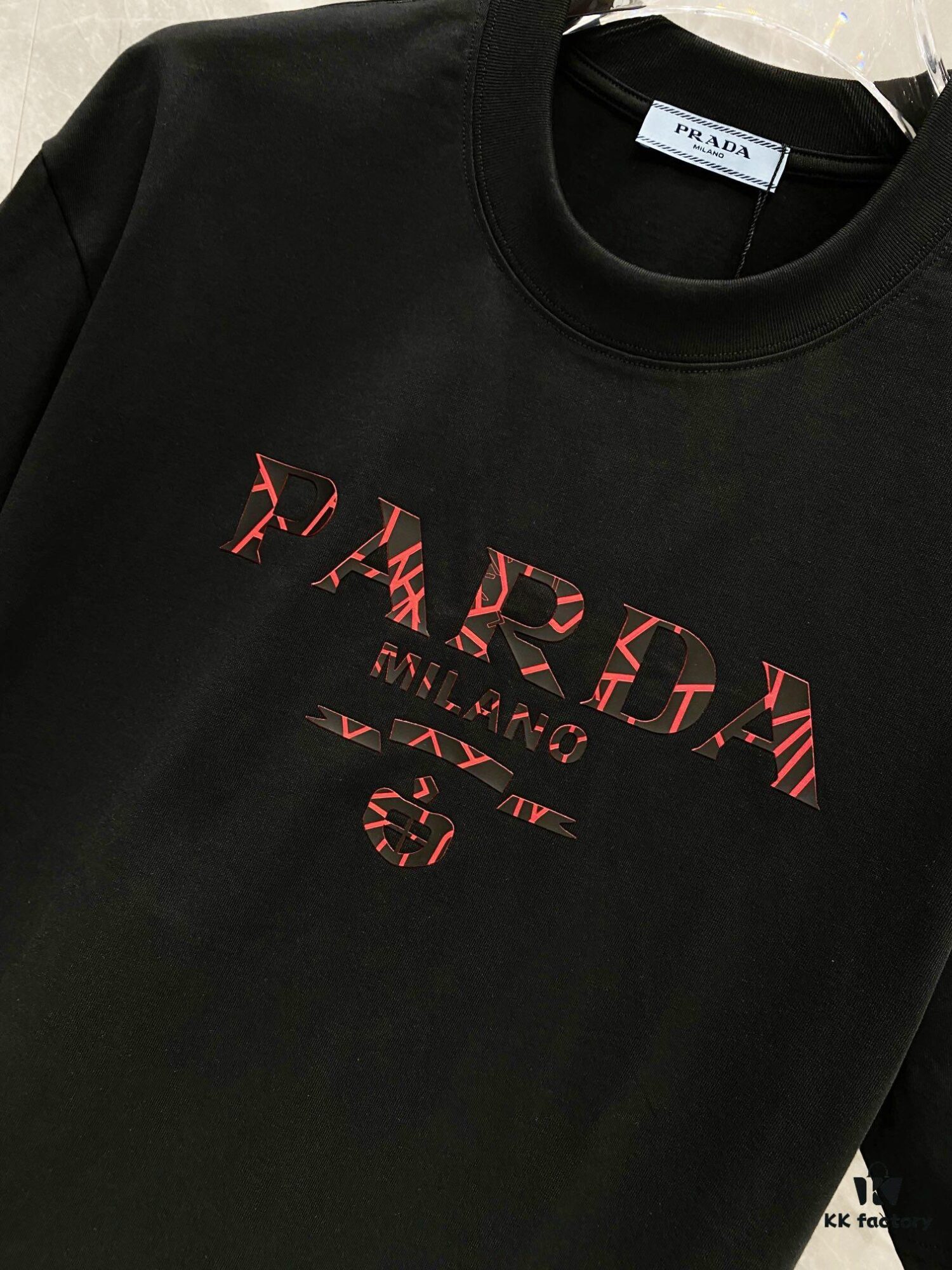 6931a107ccd8ab3d7af94eb4 Prada 25SS New Round Neck T-Shirt! Must-Have for Fashion Enthusiasts! Custom 3D Rubber Logo on Chest, Classic Colors with Stylish Appeal, Youthful and Vibrant Design. Crafted from 280g High-Quality Cotton for Exceptional Comfort and Soft, Textured Handfeel.