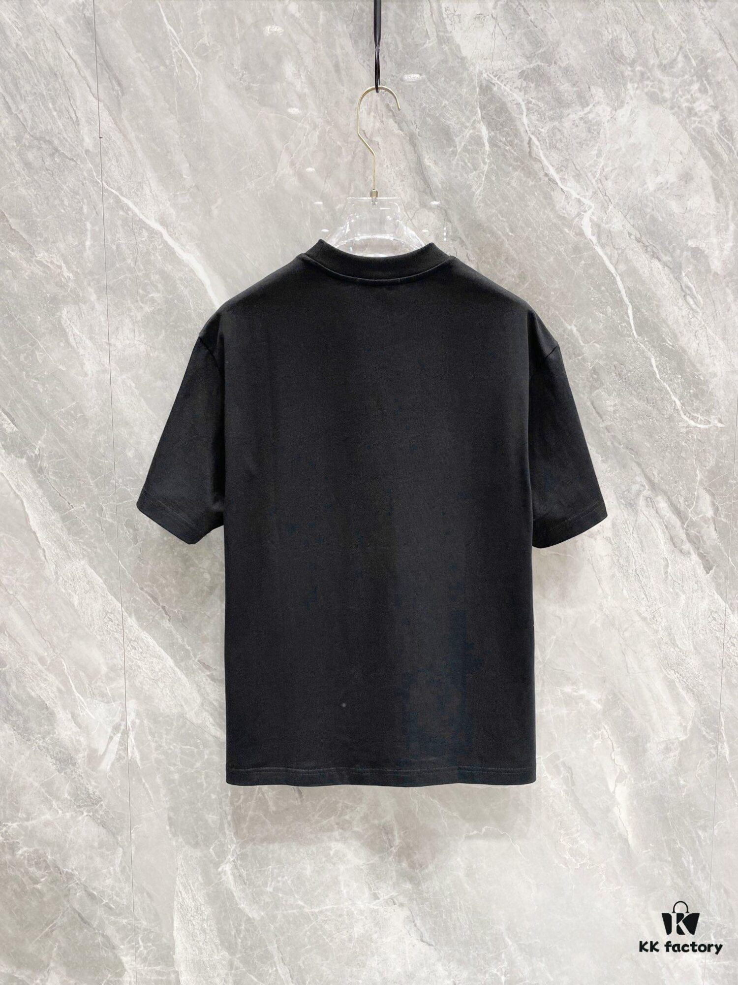 6931a107ccd8ab3d7af94eb8 Prada 25SS New Round Neck T-Shirt! Must-Have for Fashion Enthusiasts! Custom 3D Rubber Logo on Chest, Classic Colors with Stylish Appeal, Youthful and Vibrant Design. Crafted from 280g High-Quality Cotton for Exceptional Comfort and Soft, Textured Handfeel.