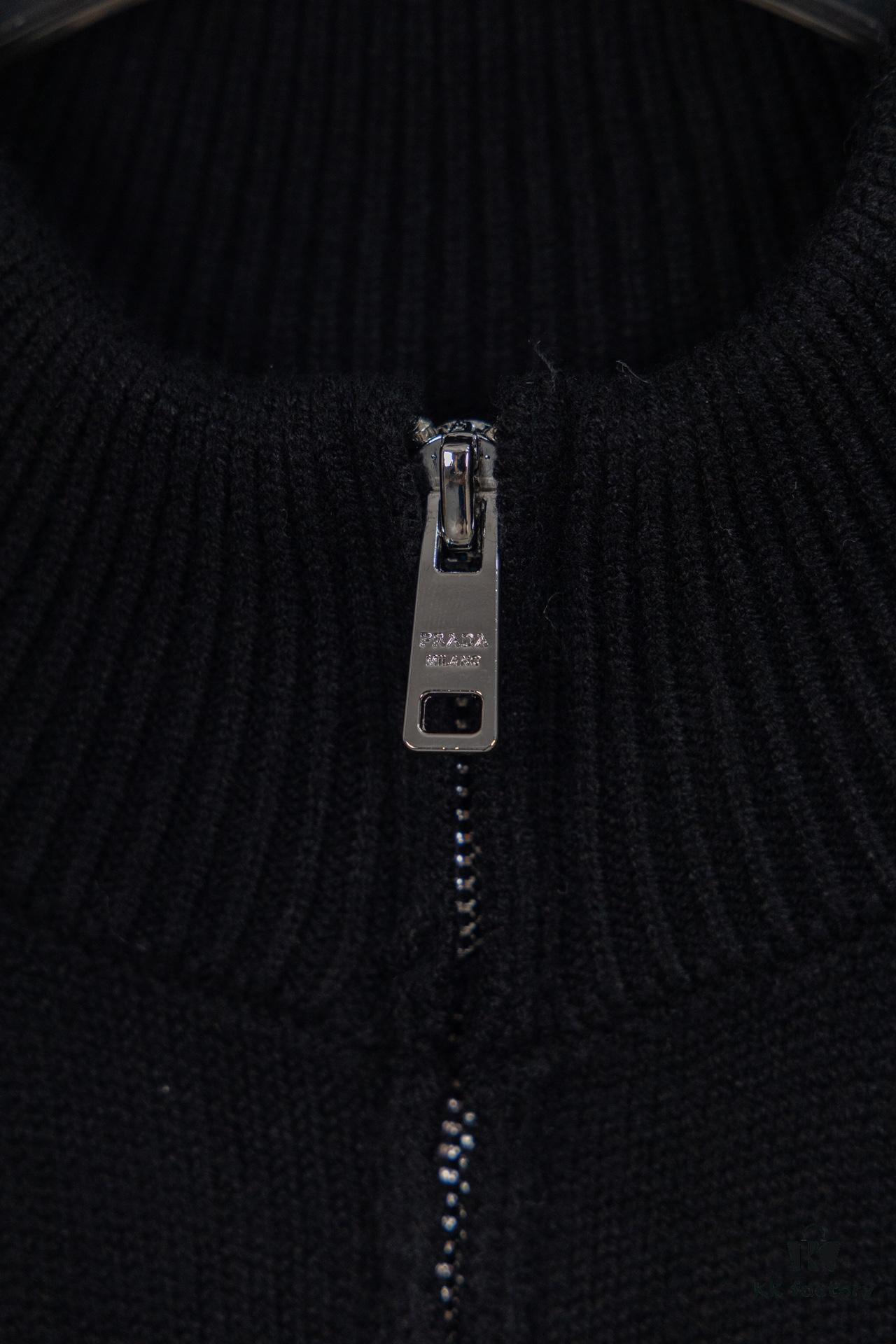 6931a10accd8ab3d7af94eee Prada Jacquard Letter Knit Sweater Coat Y077
