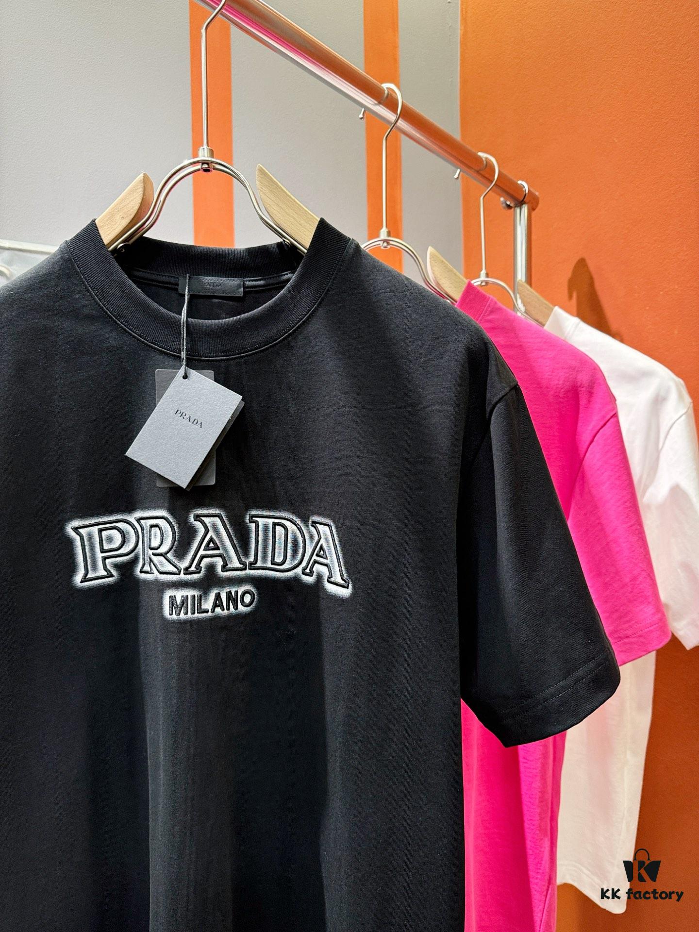 6931a111ccd8ab3d7af94f7c PRADA 2025 Spring/Summer New Short Sleeve T-Shirt! Runway-Inspired Fashion Casual Tee with Signature Logo Design! Premium 260g 100% Cotton Fabric, Soft and Skin-Friendly Texture, Exceptional Comfort and Breathability. A Gender-Neutral Unisex Style for Couples, Redefining Contemporary Fashion Elegance. Distinguished from Market Versions ️ High-End Collection!