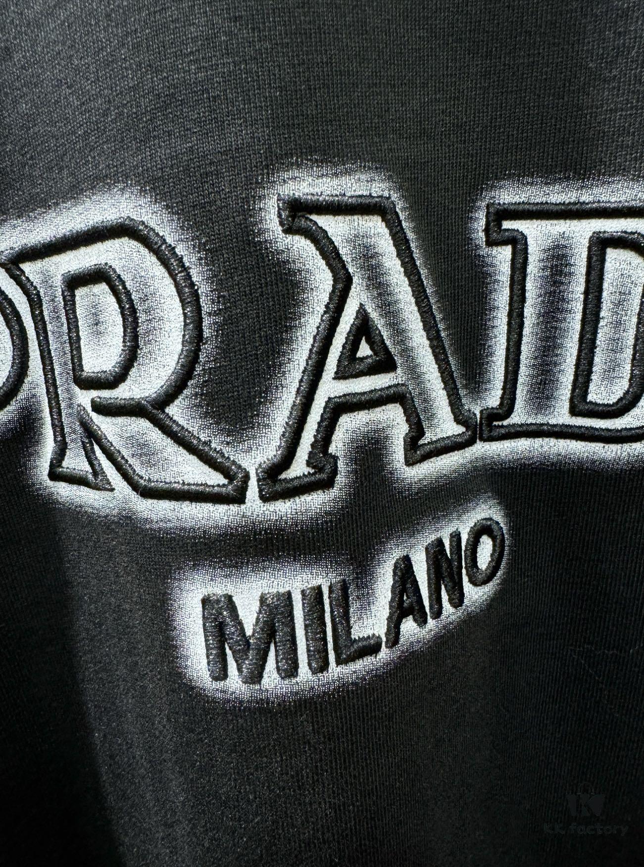 6931a111ccd8ab3d7af94f7d PRADA 2025 Spring/Summer New Short Sleeve T-Shirt! Runway-Inspired Fashion Casual Tee with Signature Logo Design! Premium 260g 100% Cotton Fabric, Soft and Skin-Friendly Texture, Exceptional Comfort and Breathability. A Gender-Neutral Unisex Style for Couples, Redefining Contemporary Fashion Elegance. Distinguished from Market Versions ️ High-End Collection!
