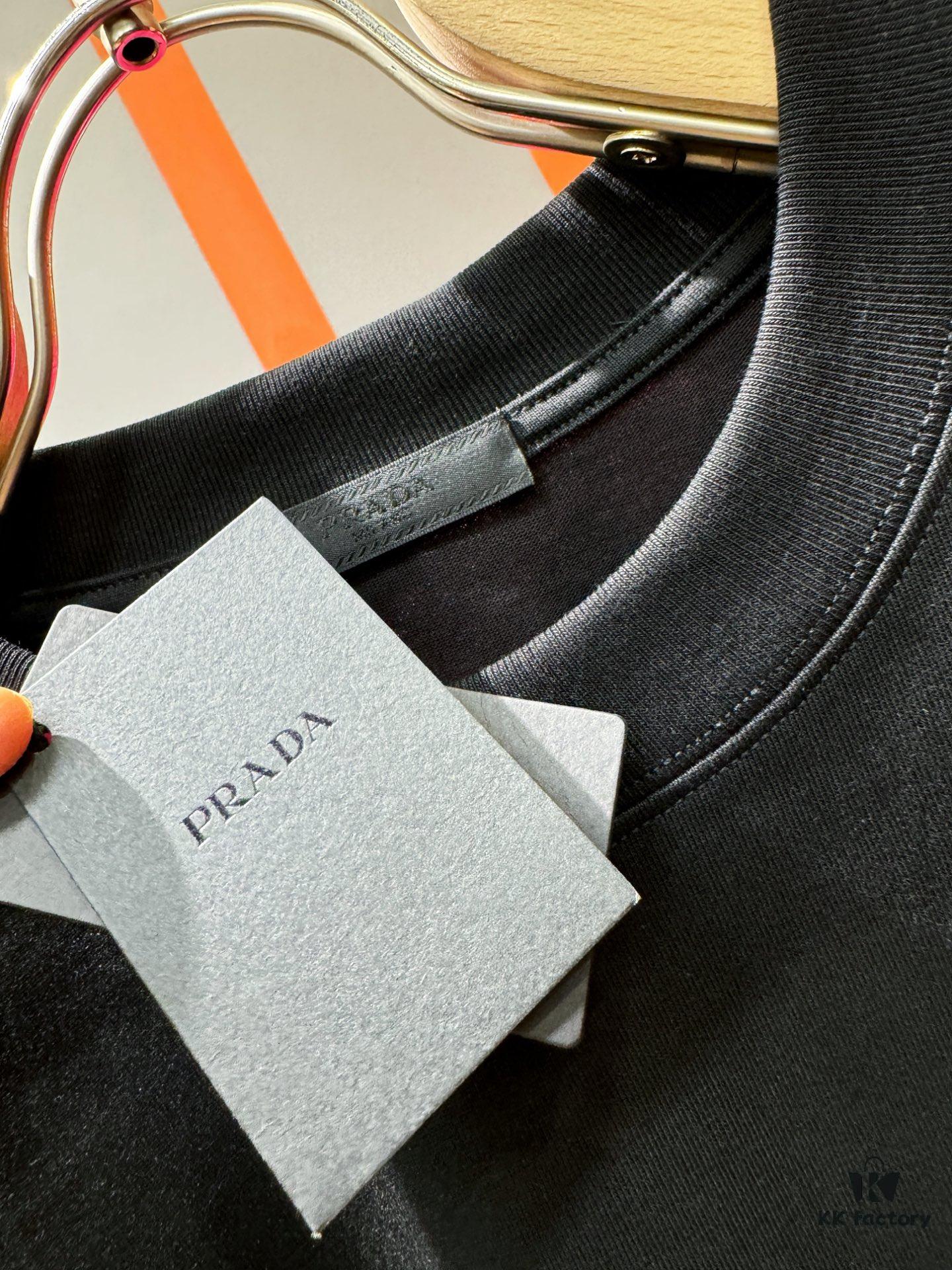 6931a111ccd8ab3d7af94f7f PRADA 2025 Spring/Summer New Short Sleeve T-Shirt! Runway-Inspired Fashion Casual Tee with Signature Logo Design! Premium 260g 100% Cotton Fabric, Soft and Skin-Friendly Texture, Exceptional Comfort and Breathability. A Gender-Neutral Unisex Style for Couples, Redefining Contemporary Fashion Elegance. Distinguished from Market Versions ️ High-End Collection!