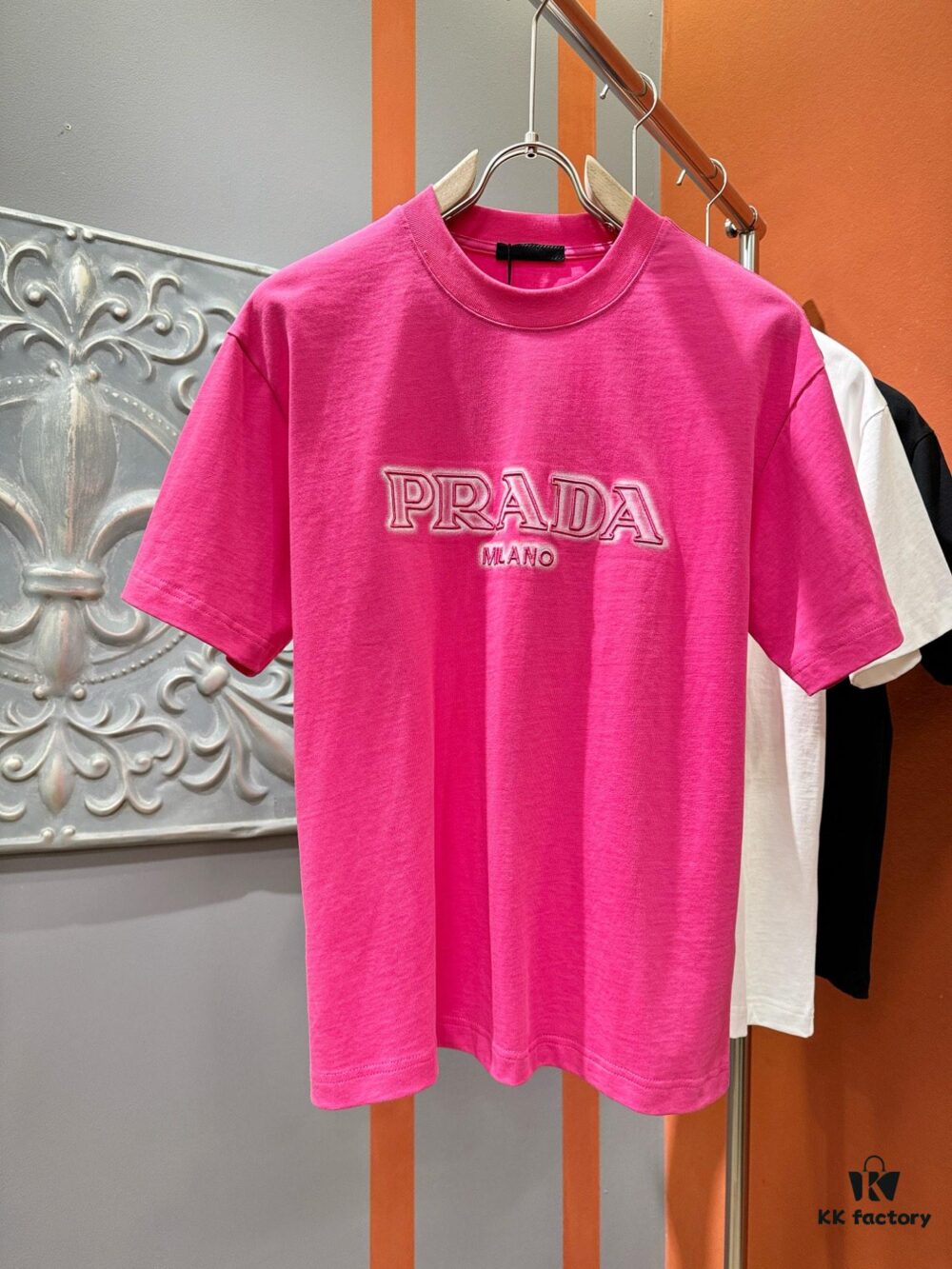 6931a111ccd8ab3d7af94f83 PRADA 2025 Spring/Summer New Short Sleeve T-Shirt! Runway Pattern Fashion Casual Tee with Designer Logo – Premium 260g 100% Cotton Fabric, Soft and Skin-Friendly, Exceptionally Comfortable and Breathable. Unisex Couple Style Redefines Modern Fashion Elegance. Exclusive High-End Collection, Distinguished from Market Versions