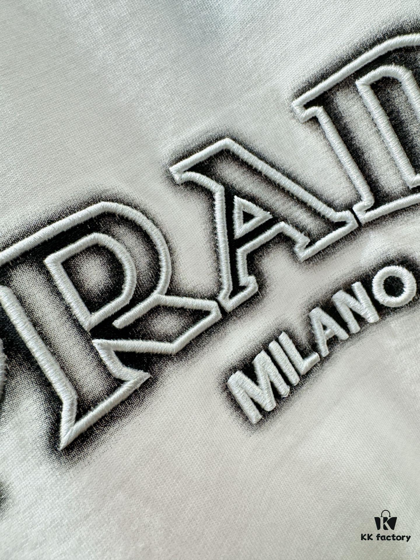 6931a112ccd8ab3d7af94f92 PRADA 2025 Spring/Summer New Arrival Short Sleeve T-Shirt! Runway-Inspired Fashion Casual Tee with Signature Logo Design! Premium 260g 100% Cotton Fabric, Soft and Skin-Friendly Texture, Exceptional Comfort and Breathability – Truly Irresistible in Person! Gender-Neutral Unisex Style for Couples, Redefining Contemporary Fashion Elegance! Distinguished from Standard Market Versions ️ High-End Collection!