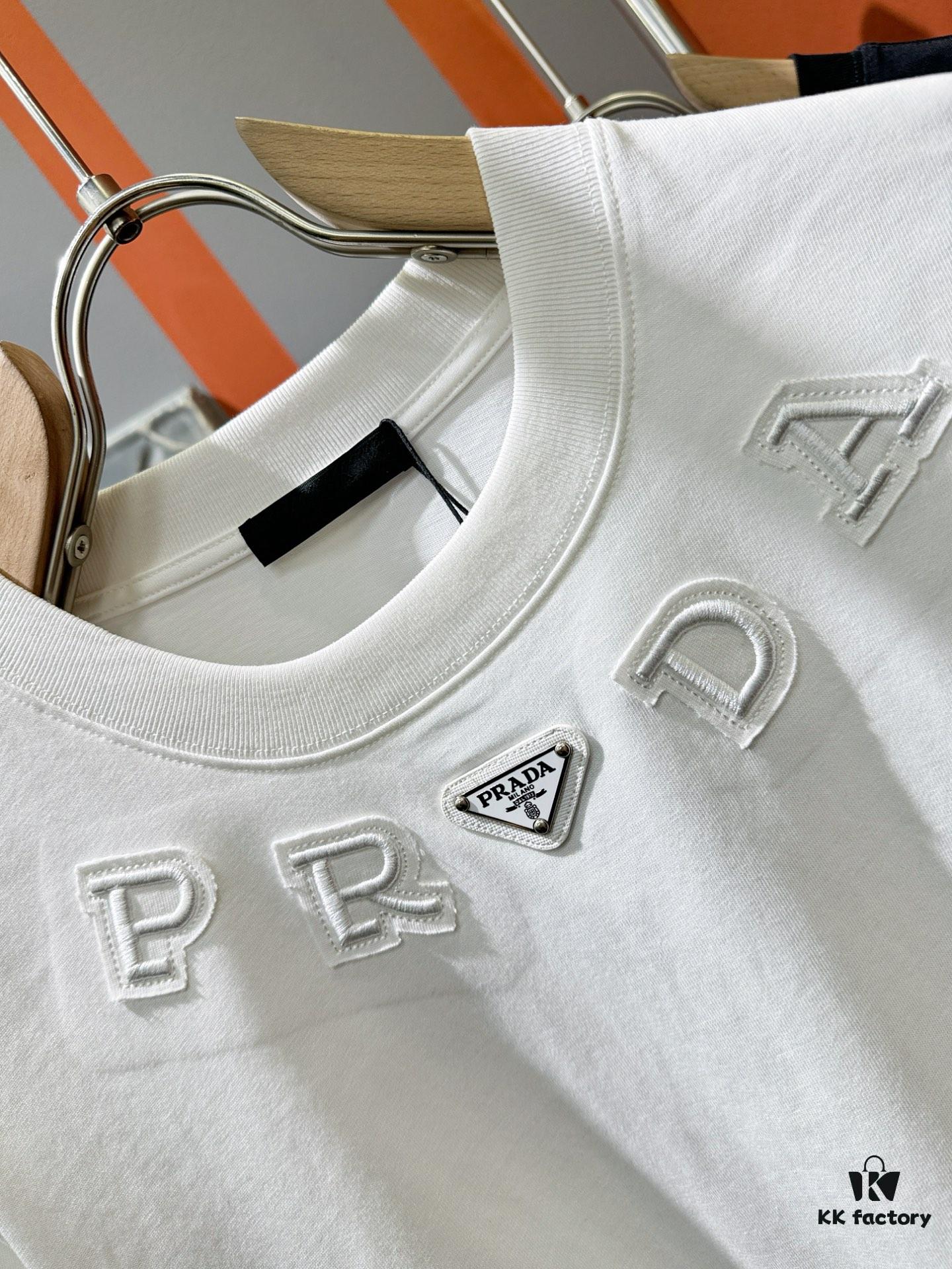 6931a113ccd8ab3d7af94fa2 PRADA 2025 Spring/Summer New Short Sleeve T-Shirt! Runway Design Fashion Casual Tee with Signature Logo – Soft 100% Cotton, Unisex Loose Fit