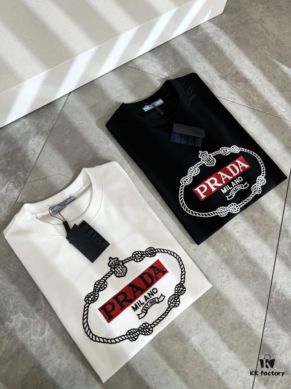 6931a115ccd8ab3d7af94fb9 PRADA 2025 Spring/Summer New Unisex Short-Sleeve T-Shirt, Exclusive Online Launch