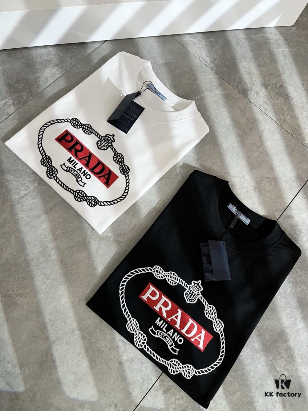 6931a115ccd8ab3d7af94fc2 PRADA 2025 Spring/Summer New Unisex Short Sleeve T-Shirt, Exclusive Launch – Classic and Fashionable Design with Signature Logo Embroidery, Made from 100% Imported Pure Cotton