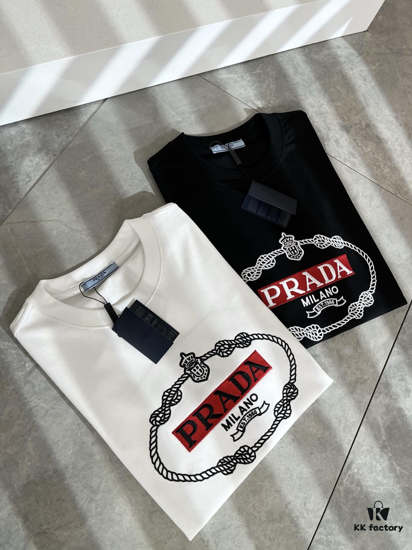 6931a115ccd8ab3d7af94fc4 PRADA 2025 Spring/Summer New Unisex Short Sleeve T-Shirt, Exclusive Launch – Classic and Fashionable Design with Signature Logo Embroidery, Made from 100% Imported Pure Cotton