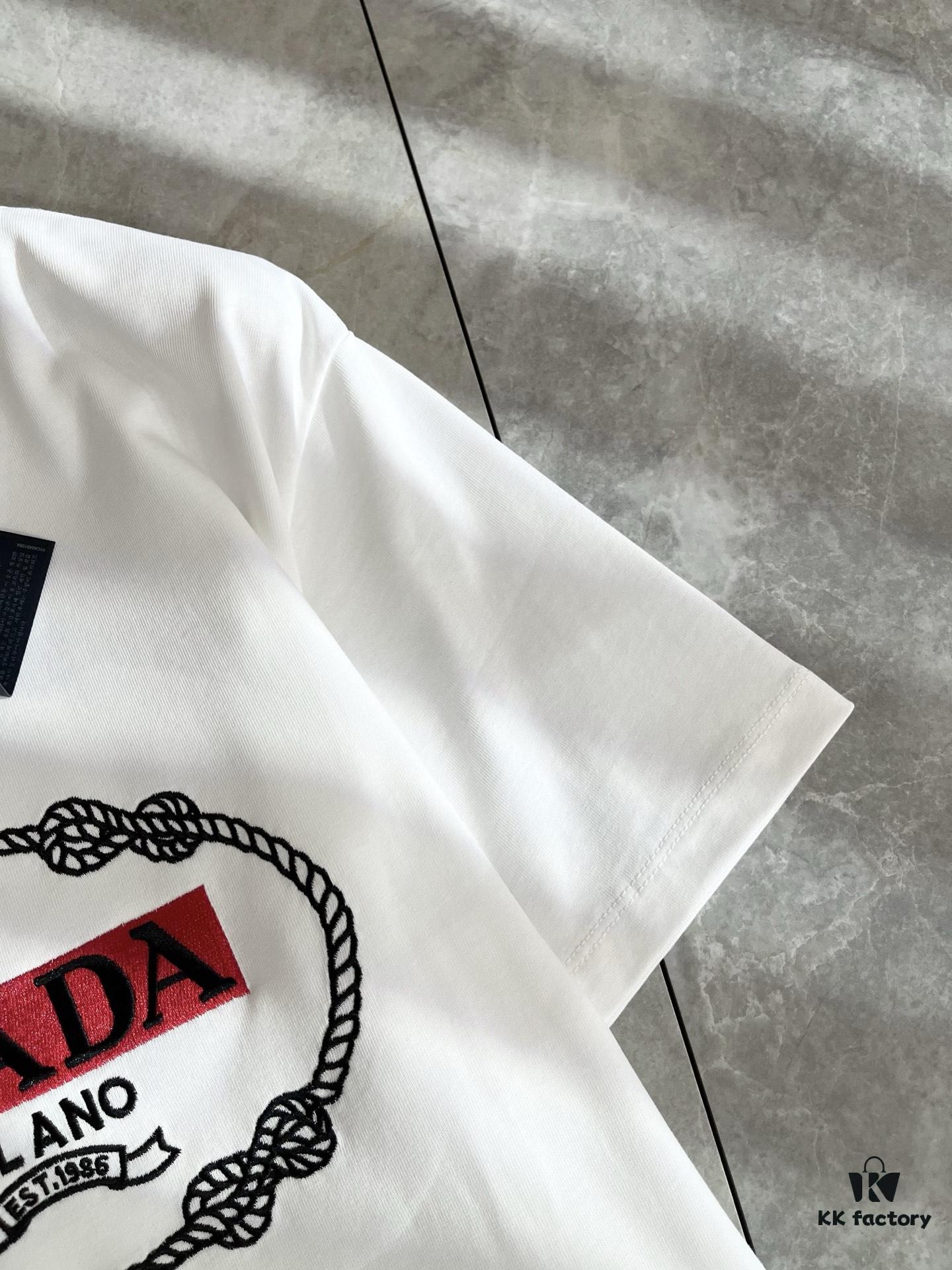 6931a116ccd8ab3d7af94fc6 PRADA 2025 Spring/Summer New Unisex Short Sleeve T-Shirt, Exclusive Launch – Classic and Fashionable Design with Signature Logo Embroidery, Made from 100% Imported Pure Cotton