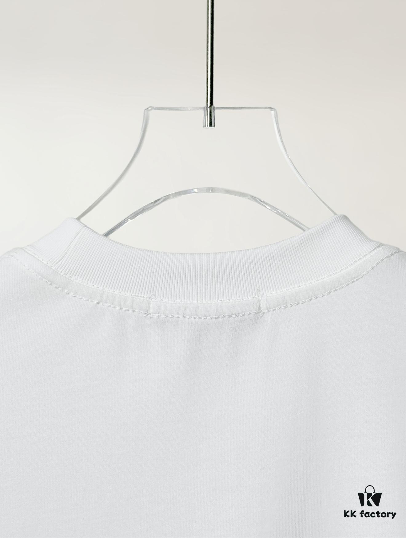 6931a116ccd8ab3d7af94fd2 Prada High-End SS25 Spring/Summer Collection, In-Store Exclusive, Premium Channel Release, Embroidered Logo Relief Series, Crew Neck Short-Sleeve T-Shirt with Slightly Relaxed Fit